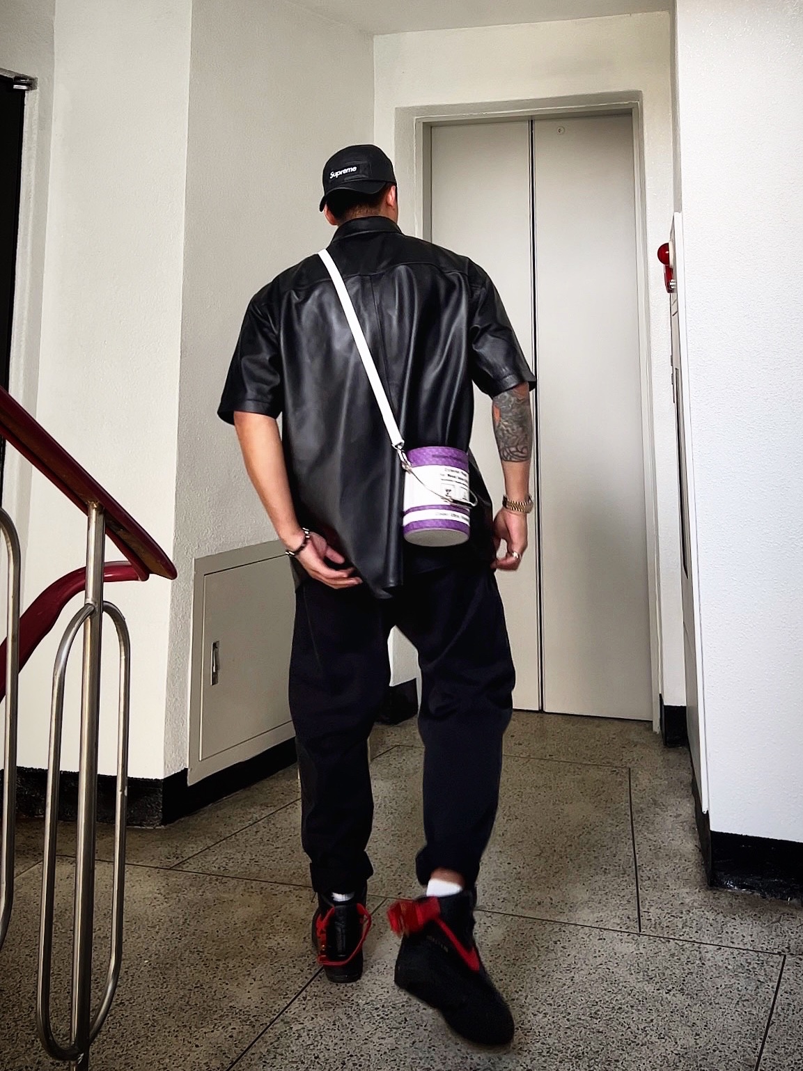 Supreme Leather Camp Cap Black - 21SS, Supreme Leather S/S Work Shirt Black - 23FW 착용 스타일 - 1