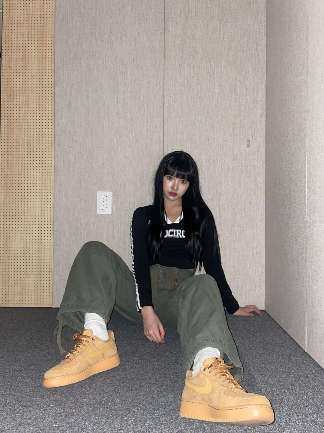 Nike Air Force 1 '07 WB Flax 착용 스타일 - 4