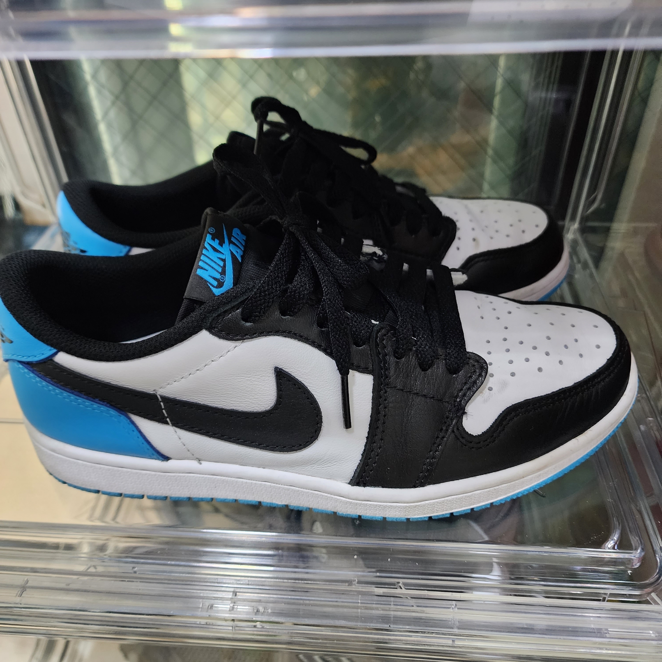 Jordan 1 Retro Low OG Black and Dark Powder Blue 착용 스타일