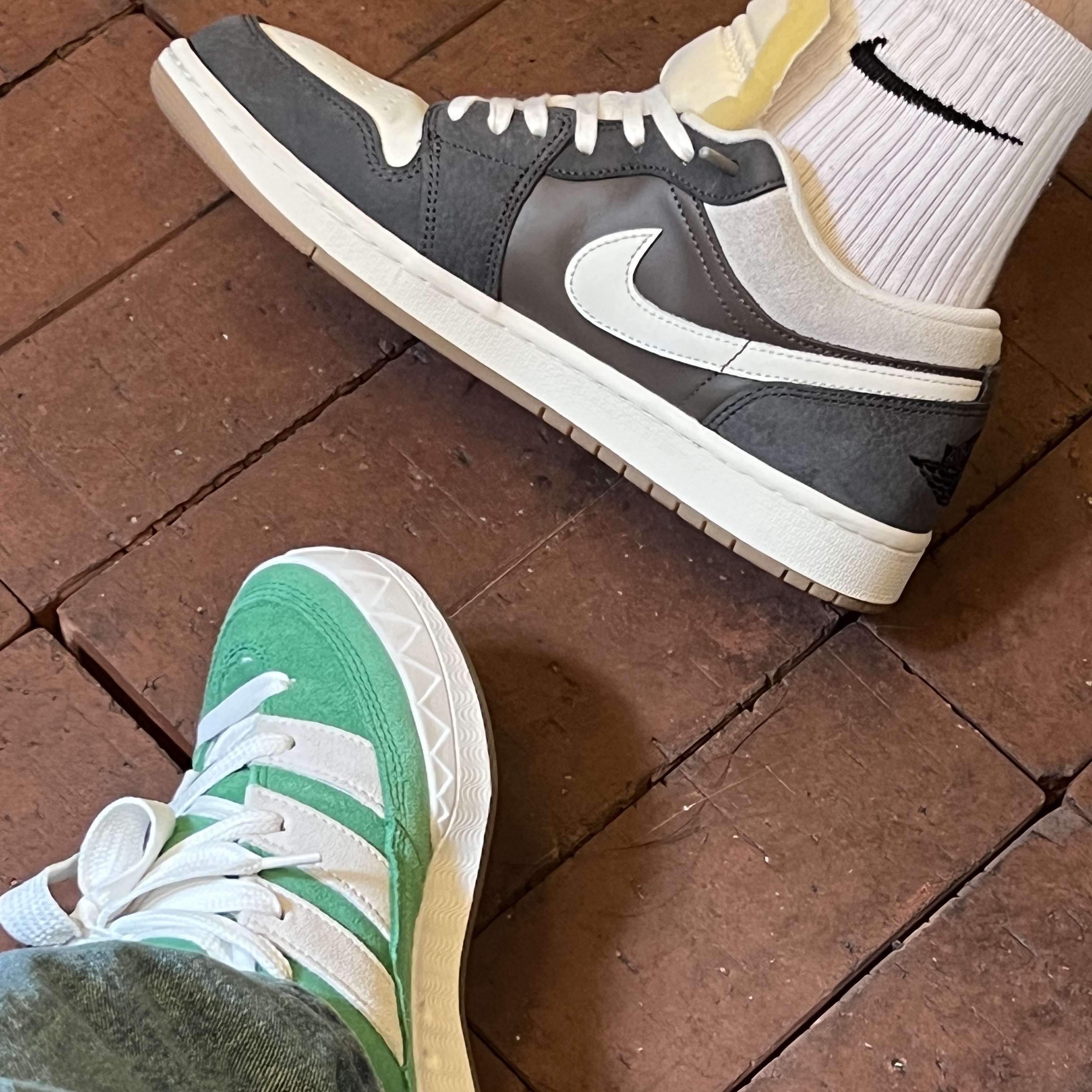 Jordan 1 Low Kkachi, Adidas Adimatic Green 착용 스타일