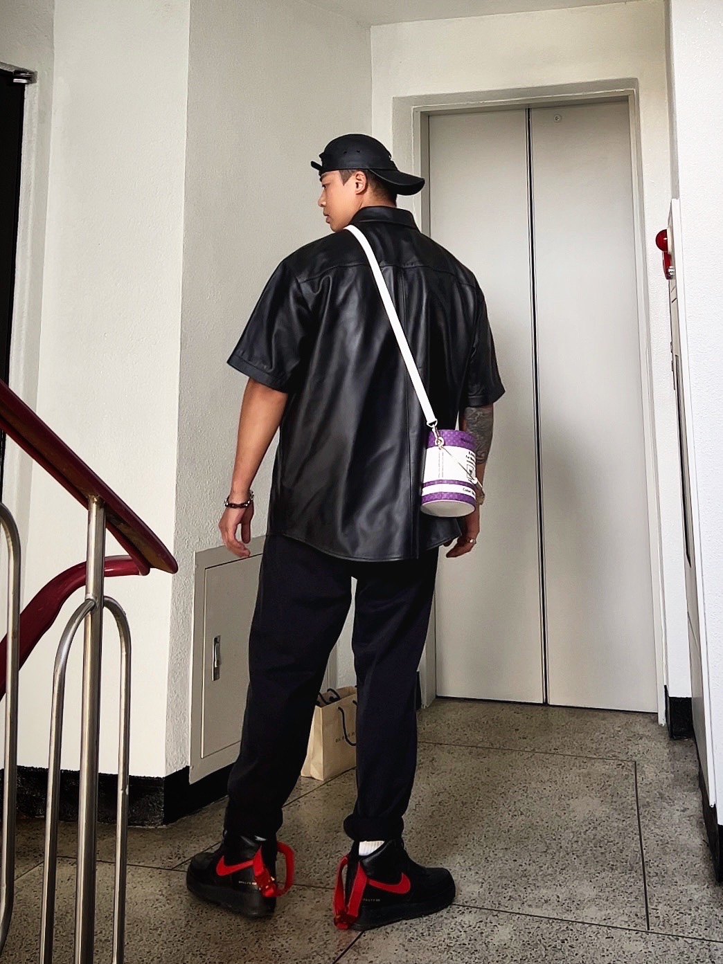 Supreme Leather Camp Cap Black - 21SS, Supreme Leather S/S Work Shirt Black - 23FW 착용 스타일 - 2