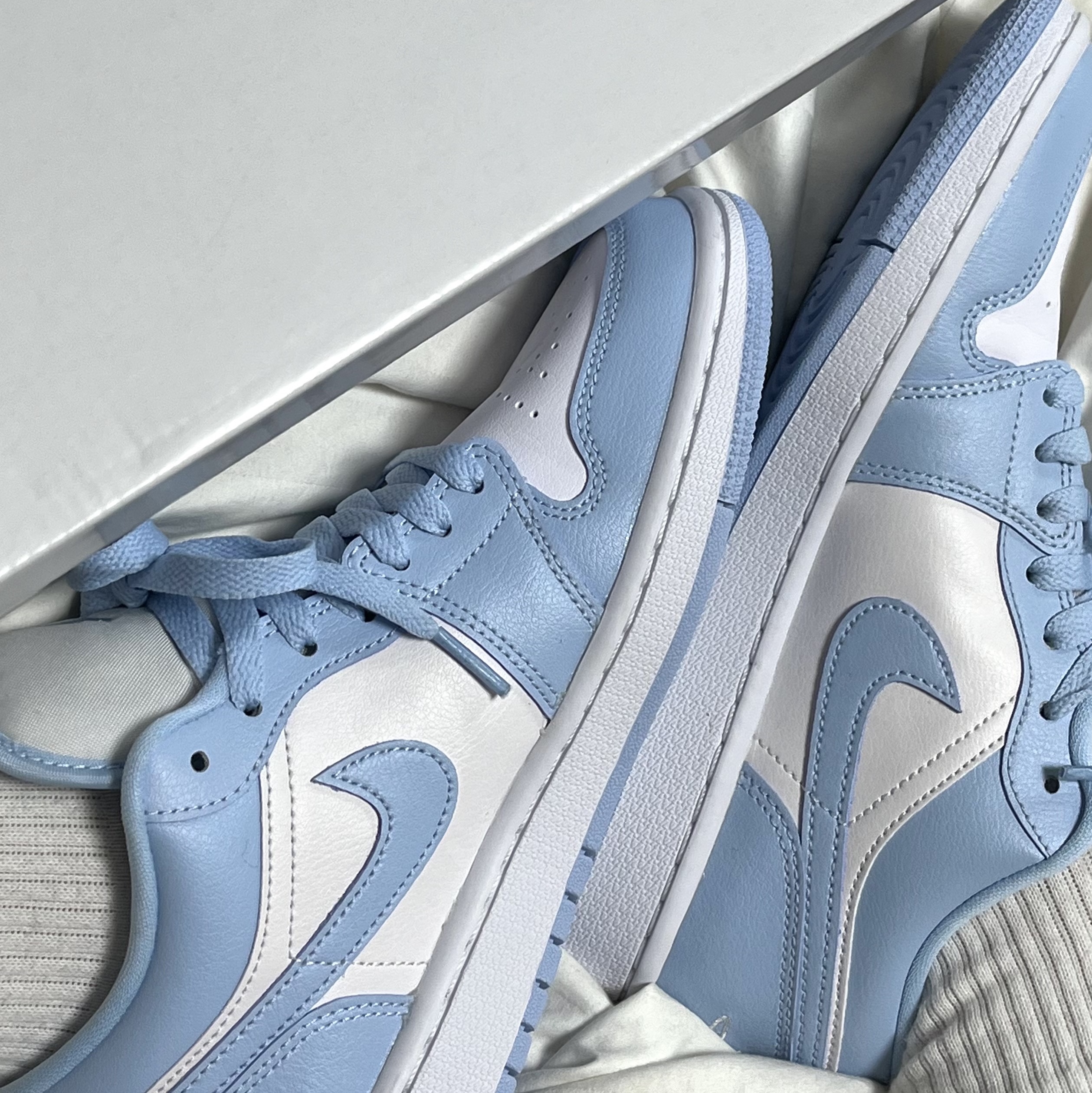 (W) Jordan 1 Low White Ice Blue 착용 스타일