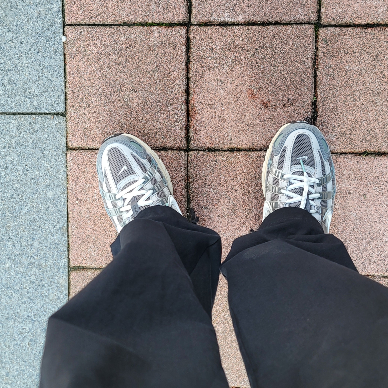 Nike P-6000 Flat Pewter Light Iron Ore 착용 스타일