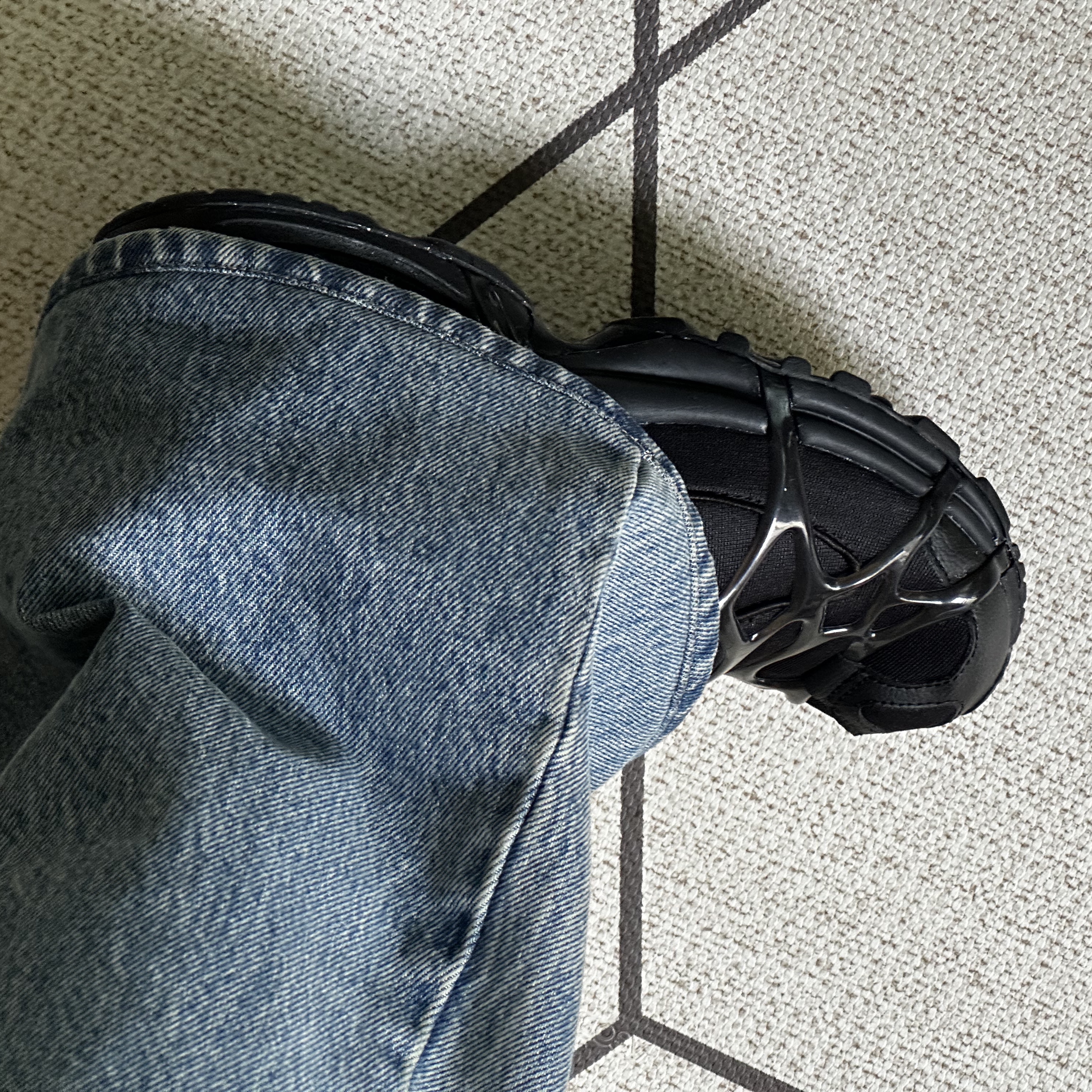 Nike Air Kukini Triple Black 착용 스타일 - 2