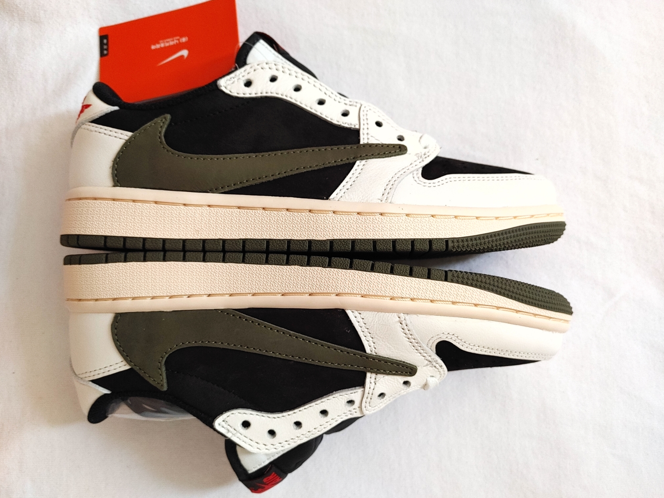 (W) Jordan 1 x Travis Scott Retro Low OG SP Medium Olive 착용 스타일 - 2
