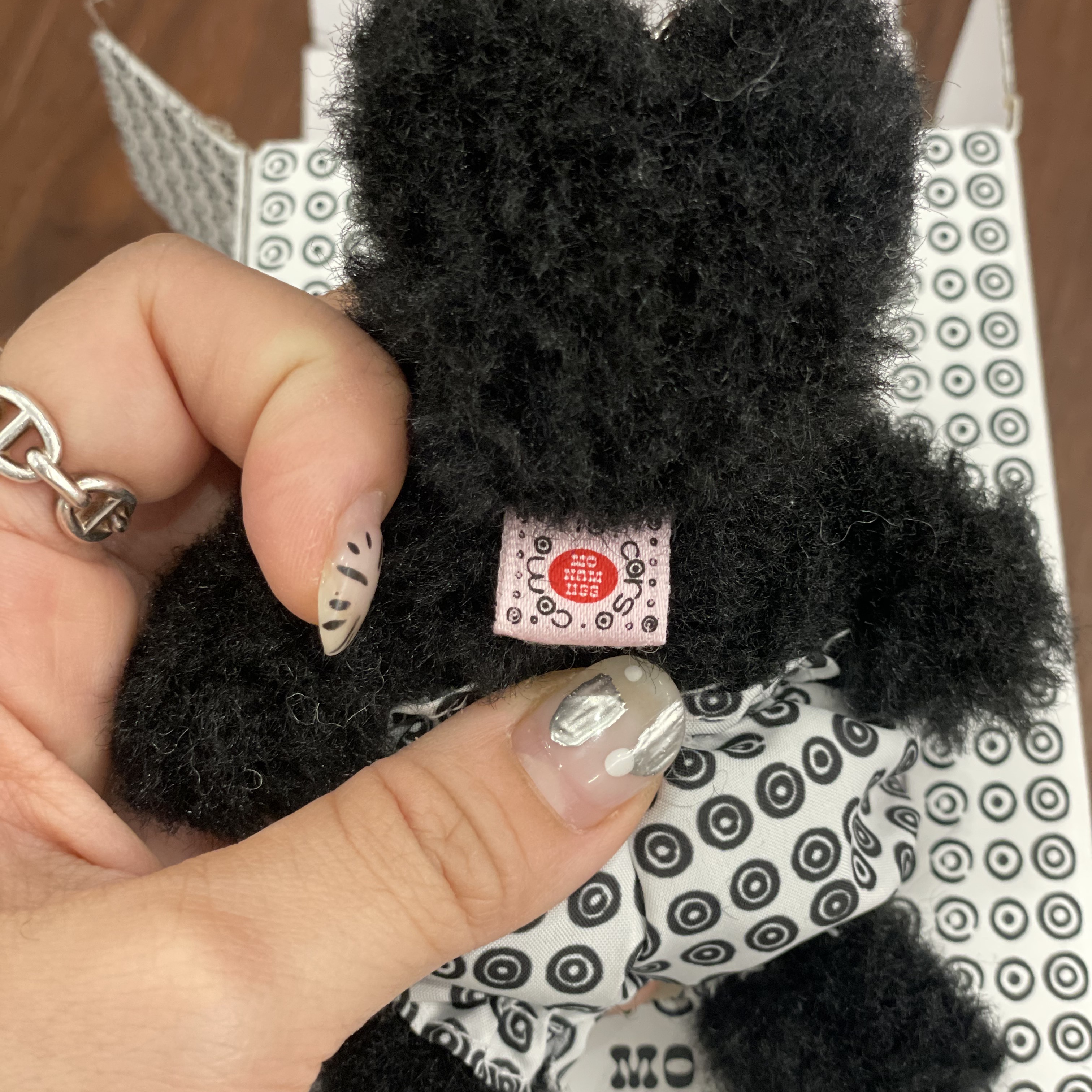 Monamhee x 10 Corso Como Bianco Keyring Black 착용 스타일 - 3