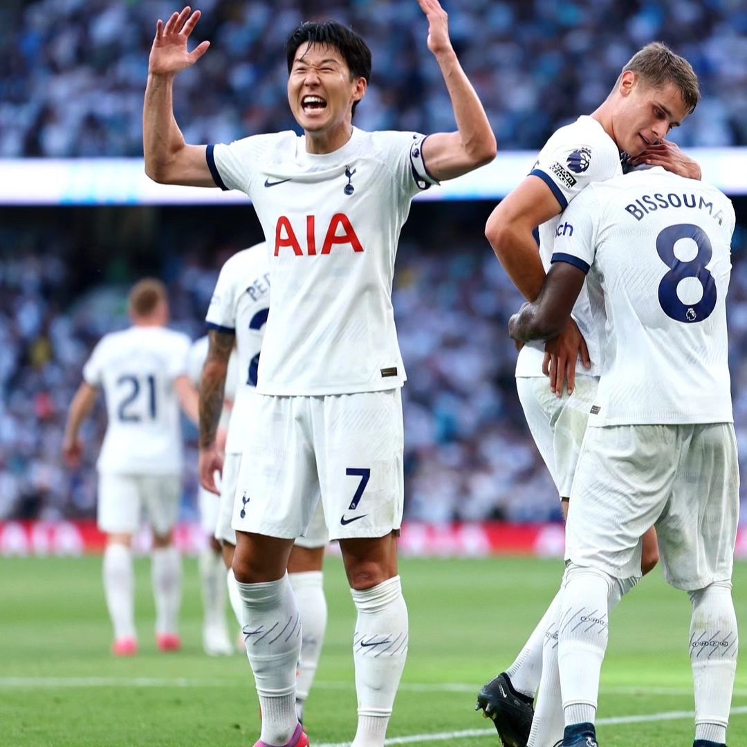 Nike Tottenham Hotspur 2023/24 Dri-Fit Stadium Home Jersey White (Non Marking Ver.), Nike Tottenham Hotspur 2023/24 Dri-Fit Stadium Away Jersey Mystic Navy (Non Marking Ver.) 착용 스타일 - 3