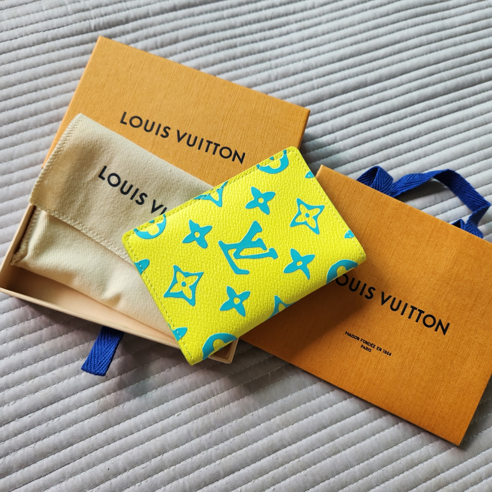 Louis Vuitton Pocket Organizer Monogram Playground Lime 착용 스타일 - 3