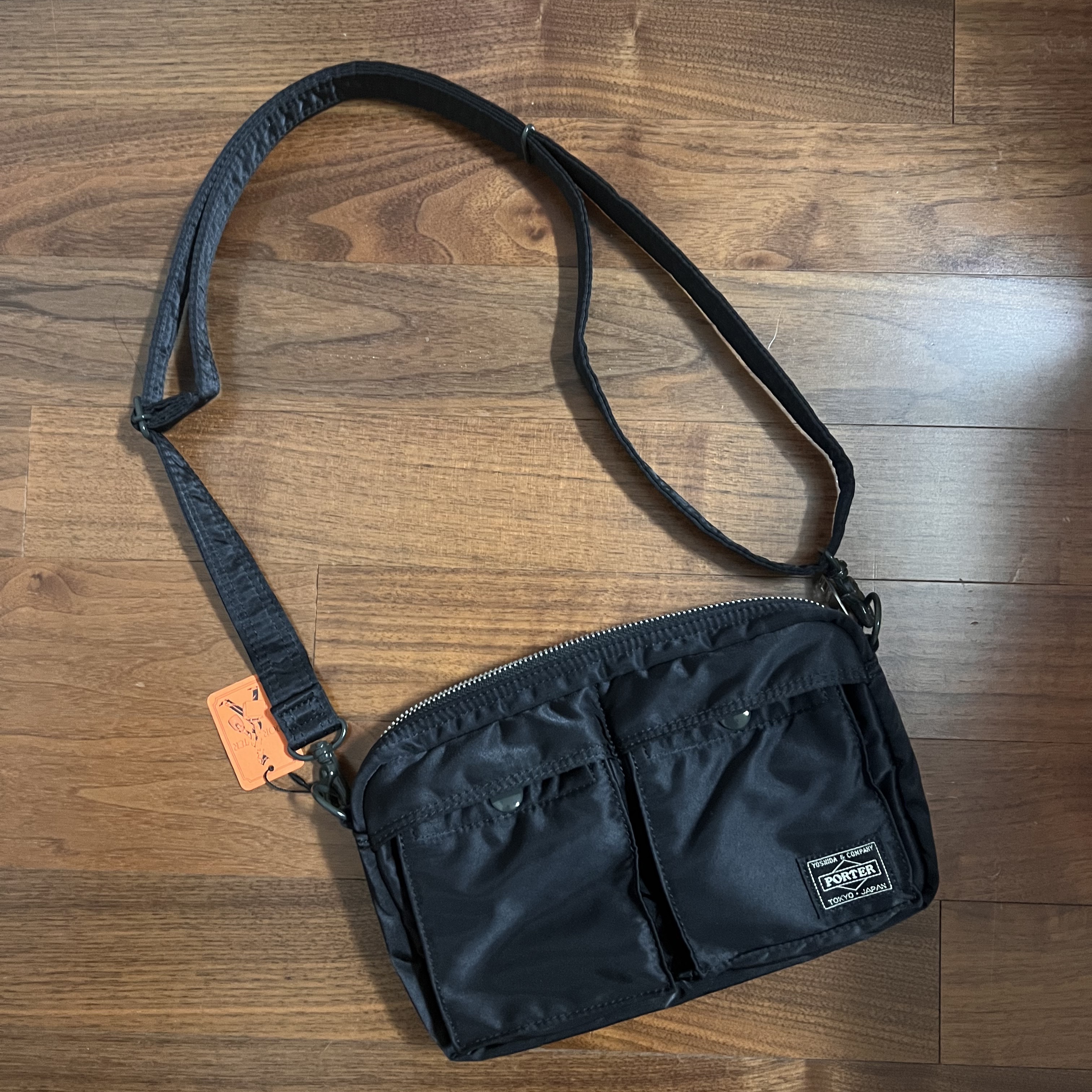 Porter Tanker Shoulder Bag Black 착용 스타일