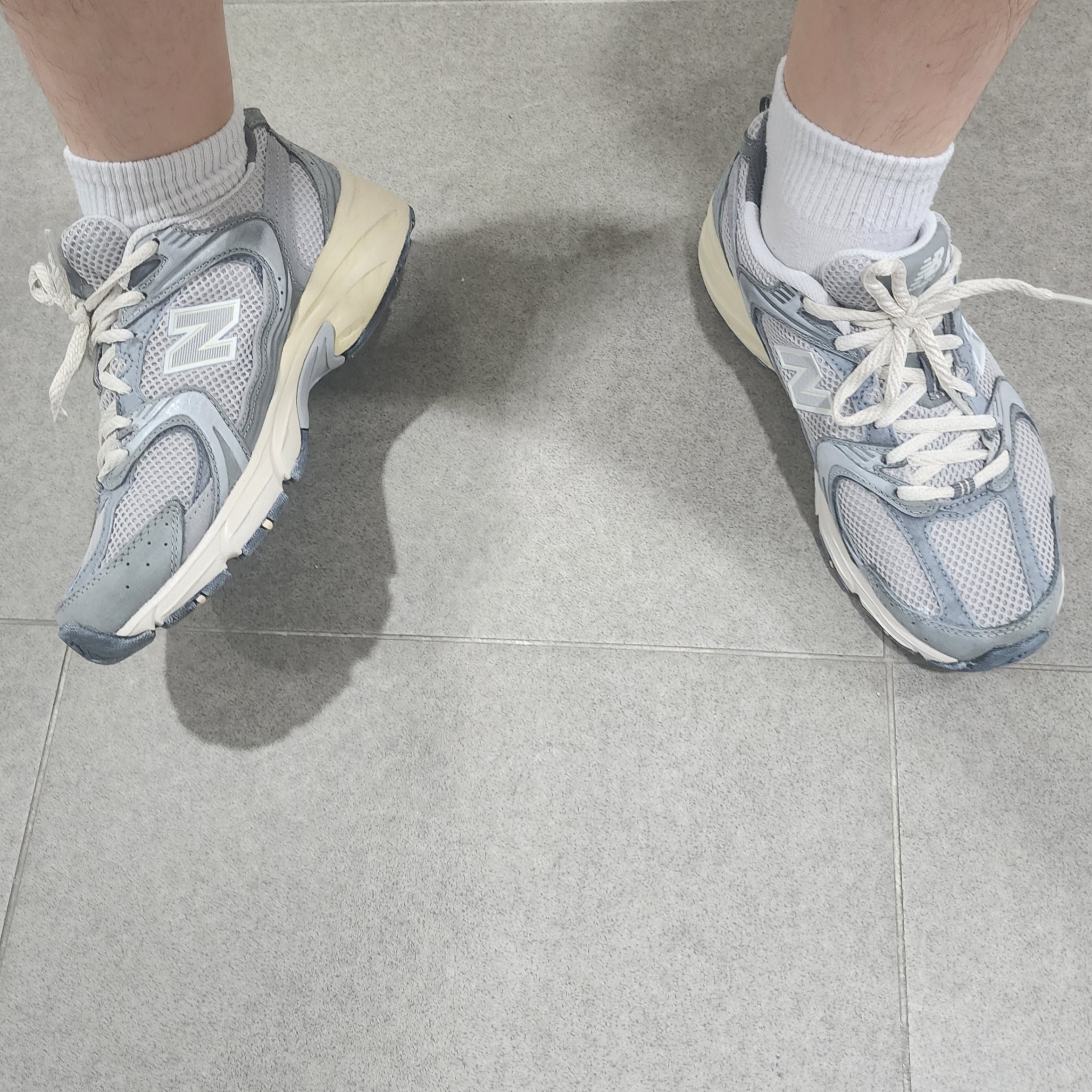 New Balance 530 Premium Vintage Grey Matter 착용 스타일