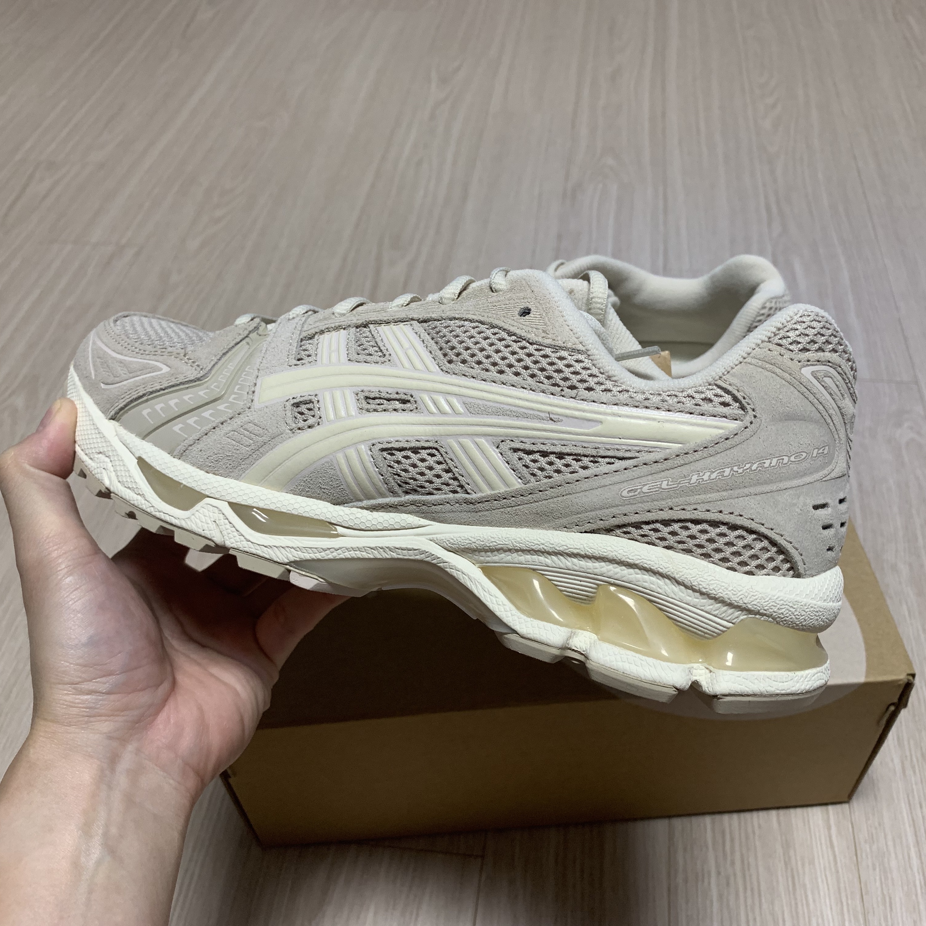 Asics Gel-Kayano 14 Simply Taupe Oatmeal 착용 스타일 - 3
