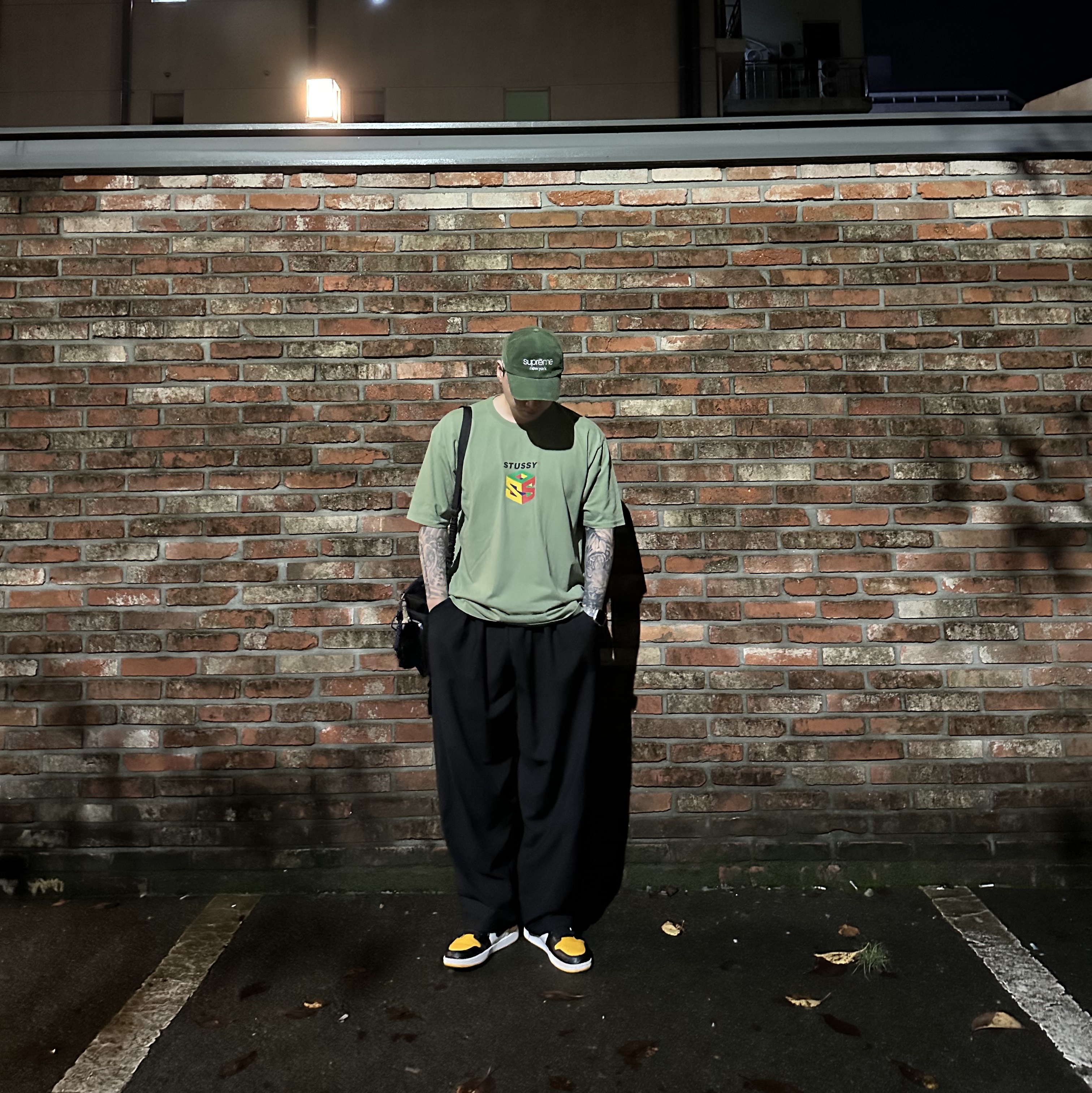 Jordan 1 Retro High OG Taxi, Ader Error x Eastpak Shoulder Bag Black 착용 스타일 - 2