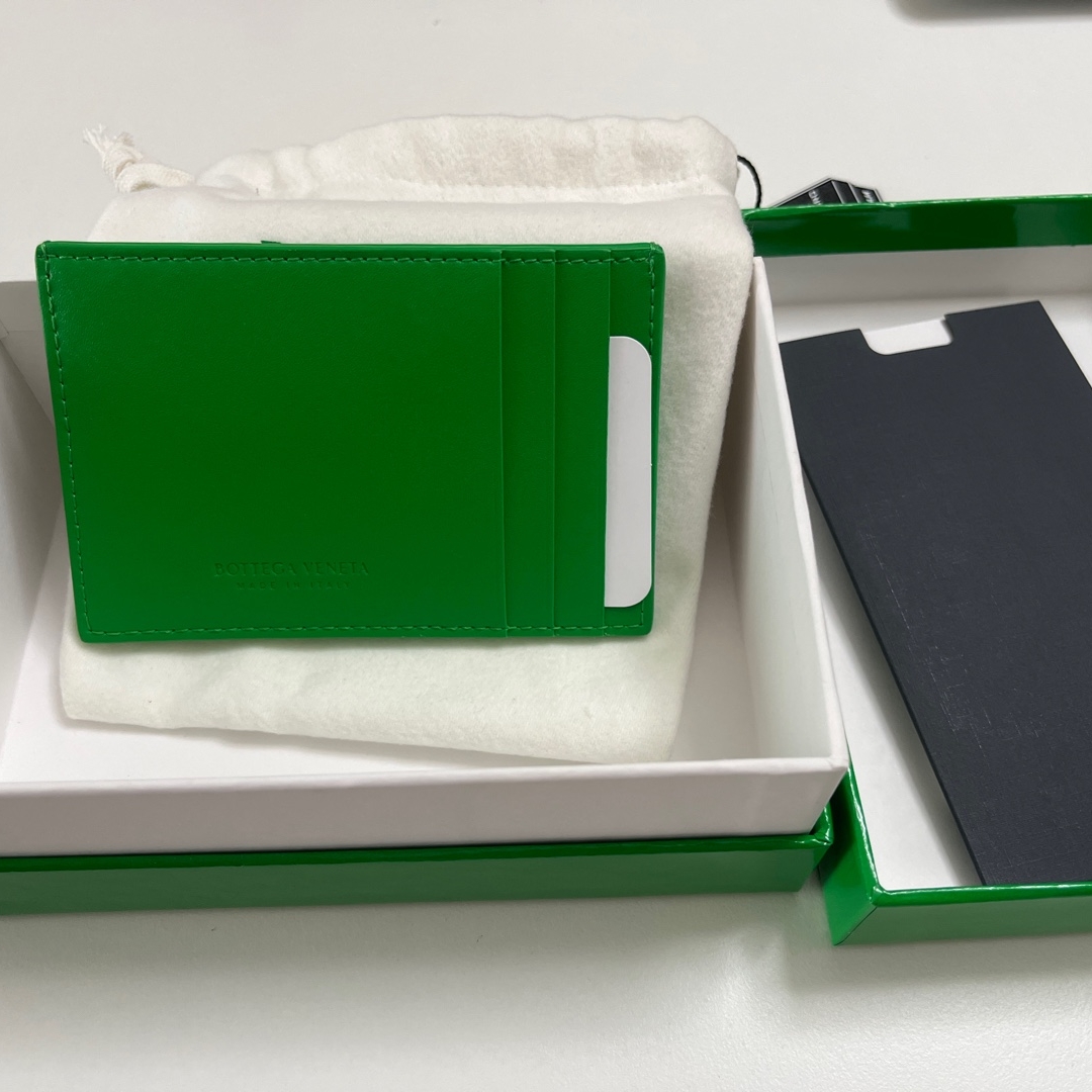 Bottega Veneta Credit Card Case Calfskin Parakeet 착용 스타일 - 1