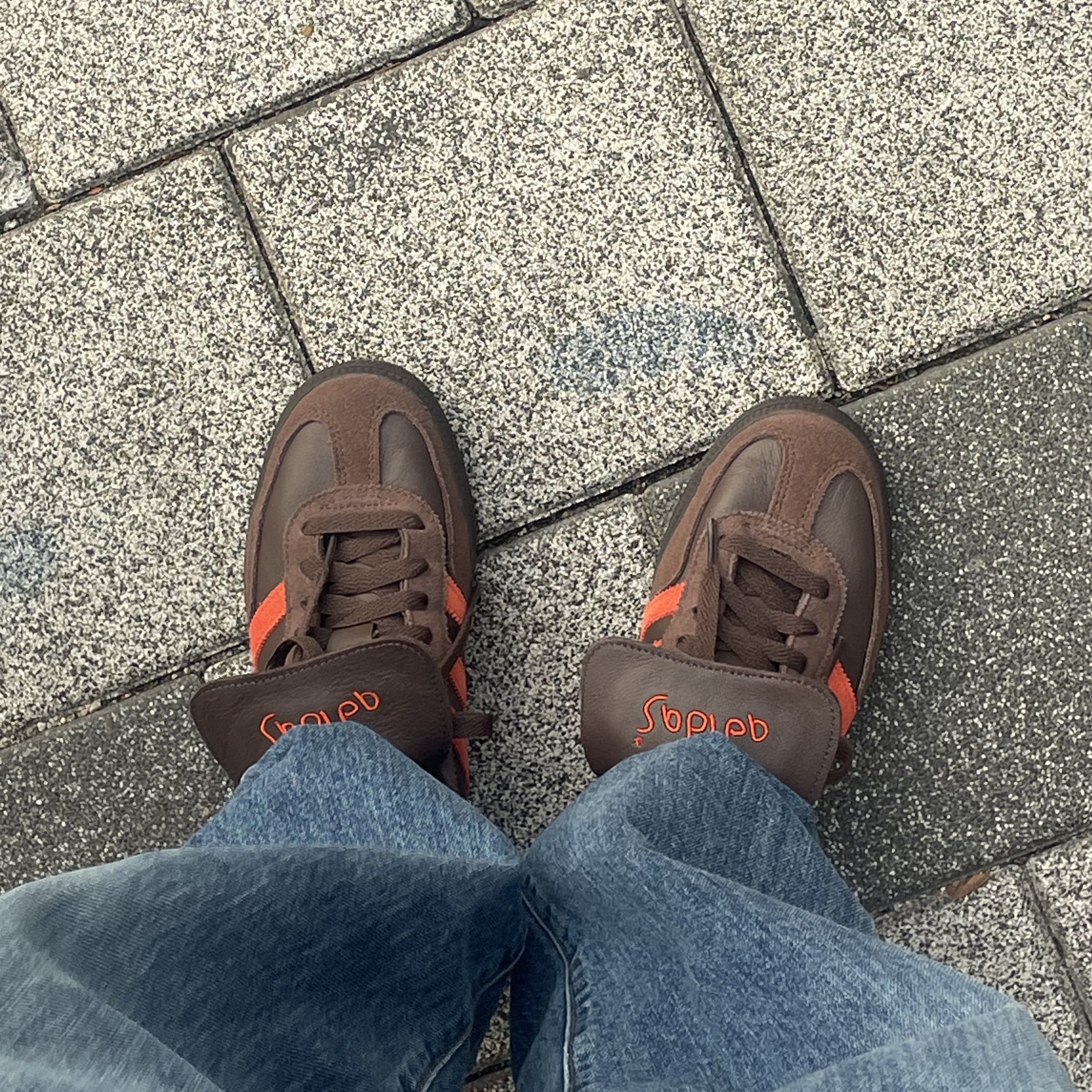 Adidas Spezial Handball Brown Collegiate Orange 착용 스타일 - 2