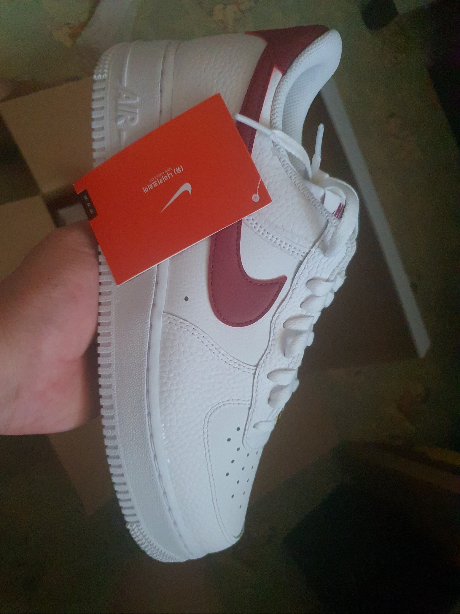 Nike Air Force 1 '07 Low White Team Red 착용 스타일