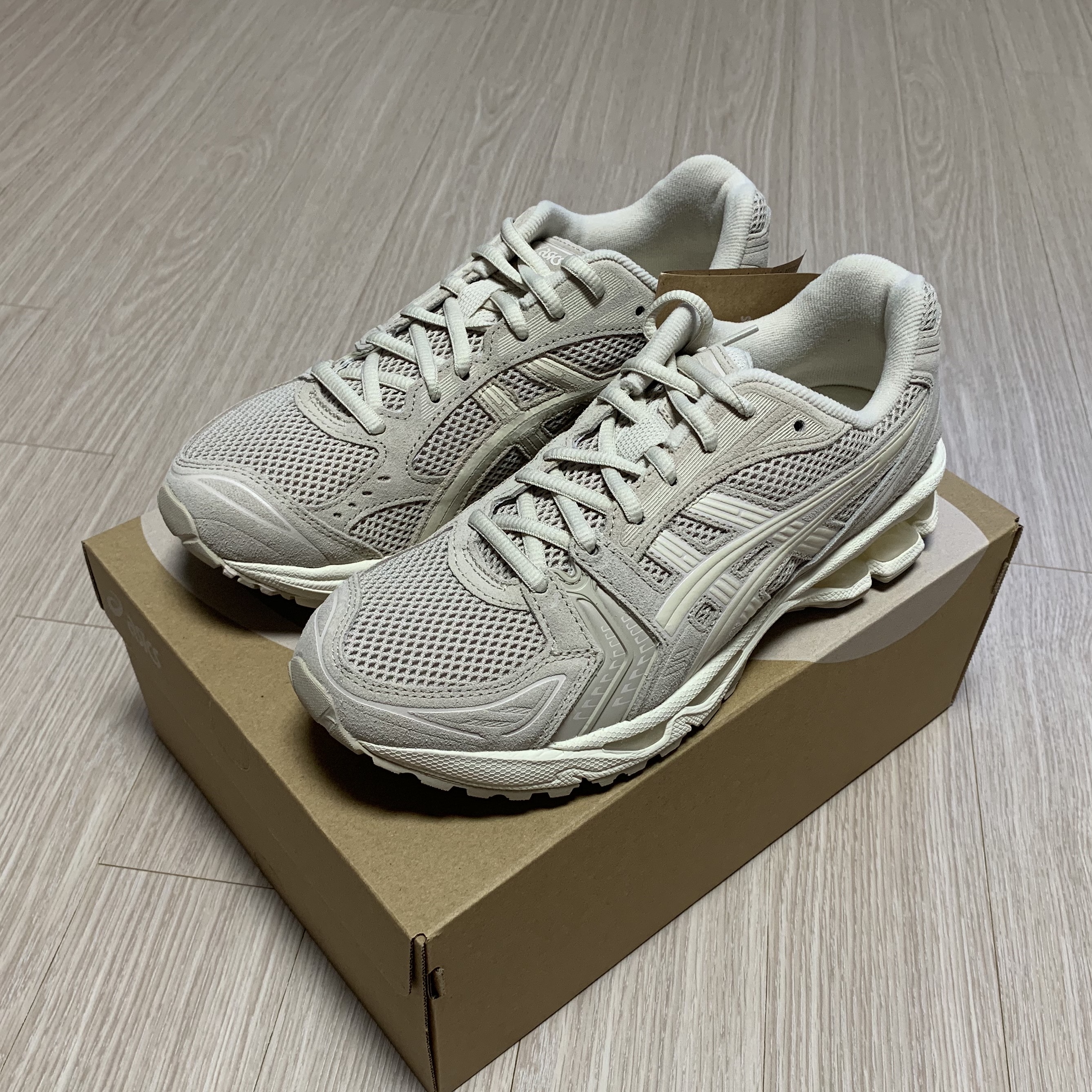 Asics Gel-Kayano 14 Simply Taupe Oatmeal 착용 스타일 - 1