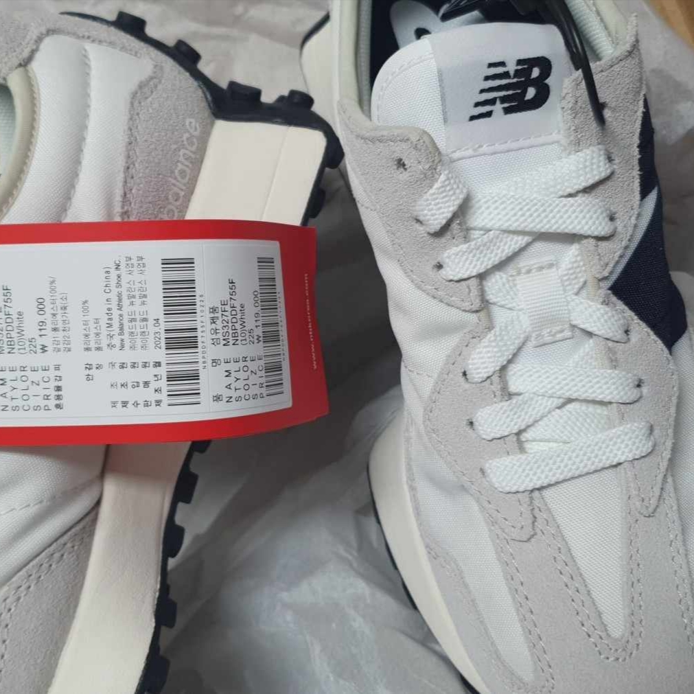 New Balance 327 White Black 착용 스타일