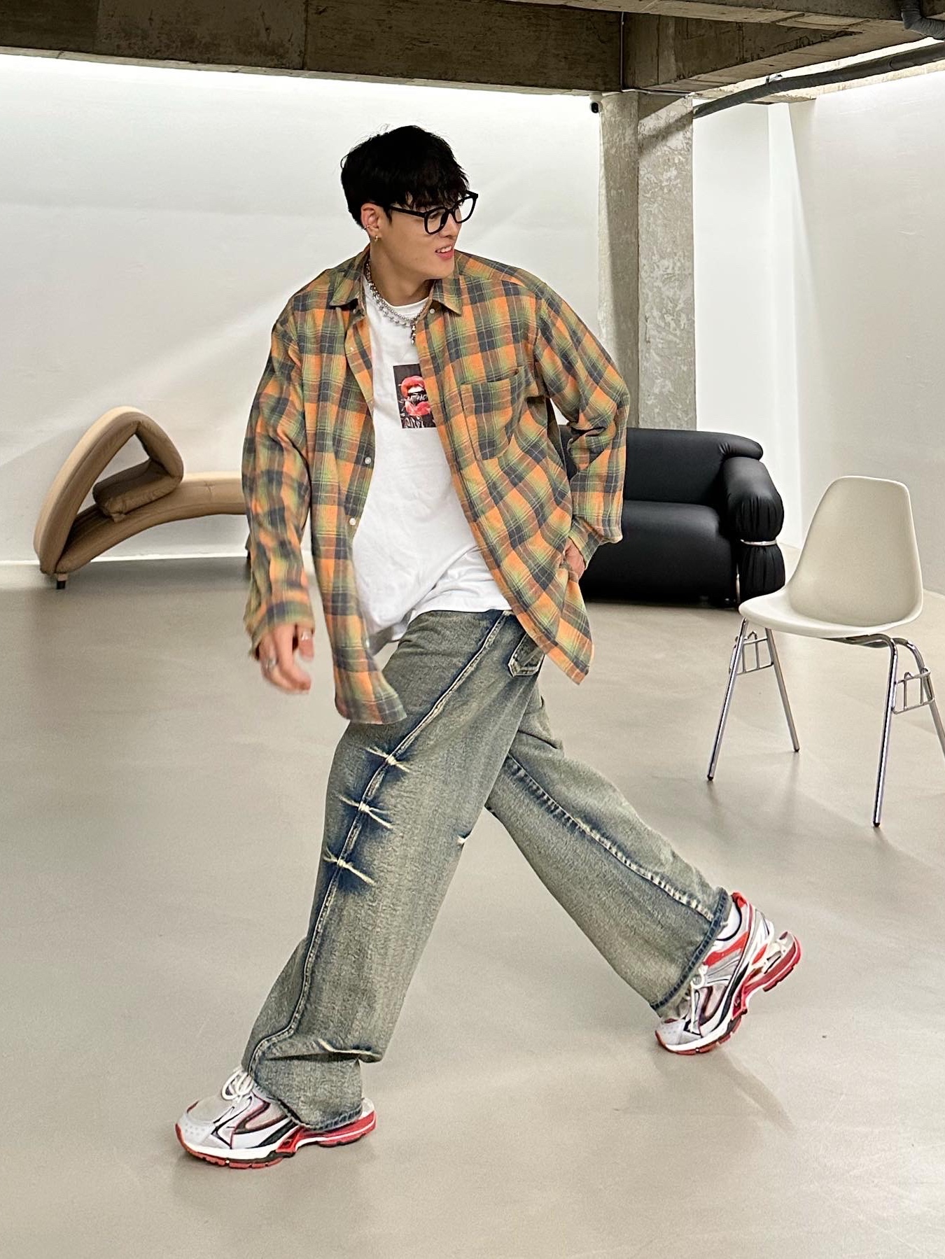 Balenciaga X-Pander Sneakers Red Silver 착용 스타일 - 1