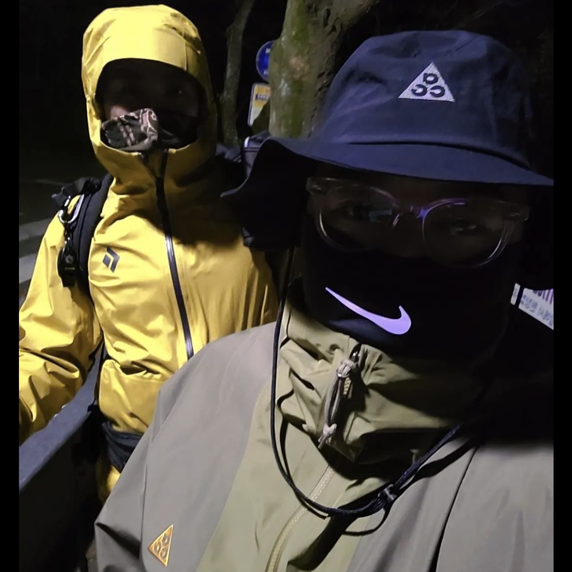 Nike ACG Bucket Dark Smoke Grey, Nike ACG Storm-Fit ADV Cascade Rains Full Zip Shell Jacket Medium Olive - Asia 착용 스타일