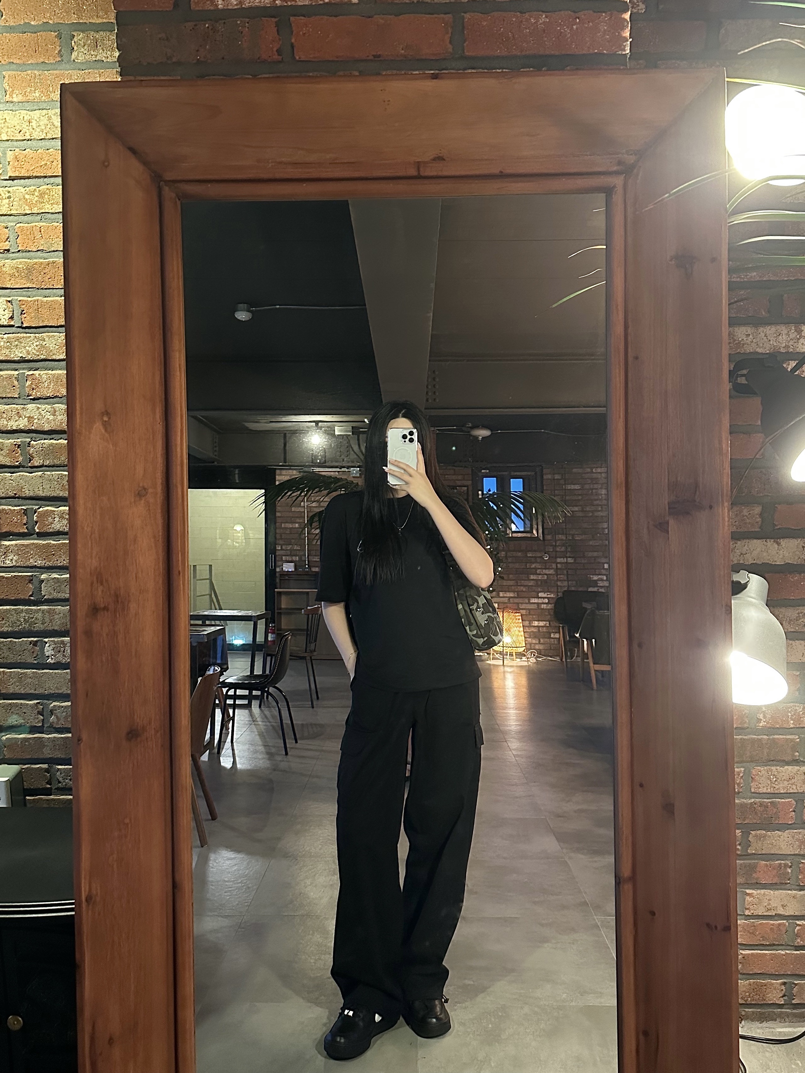 Palace Tri-Ripped T-Shirt Black - 23FW, Nike x Ambush Air Force 1 Low SP Black 착용 스타일 - 4