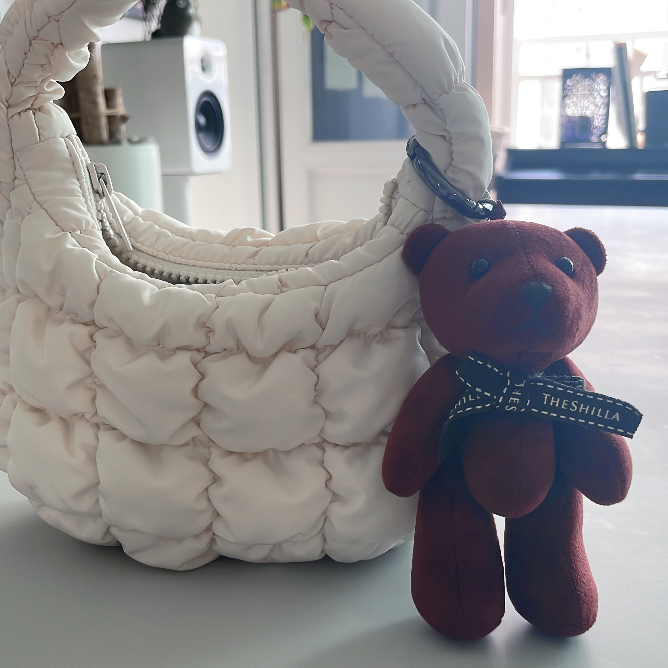 COS Quilted Micro Bag Off White 착용 스타일