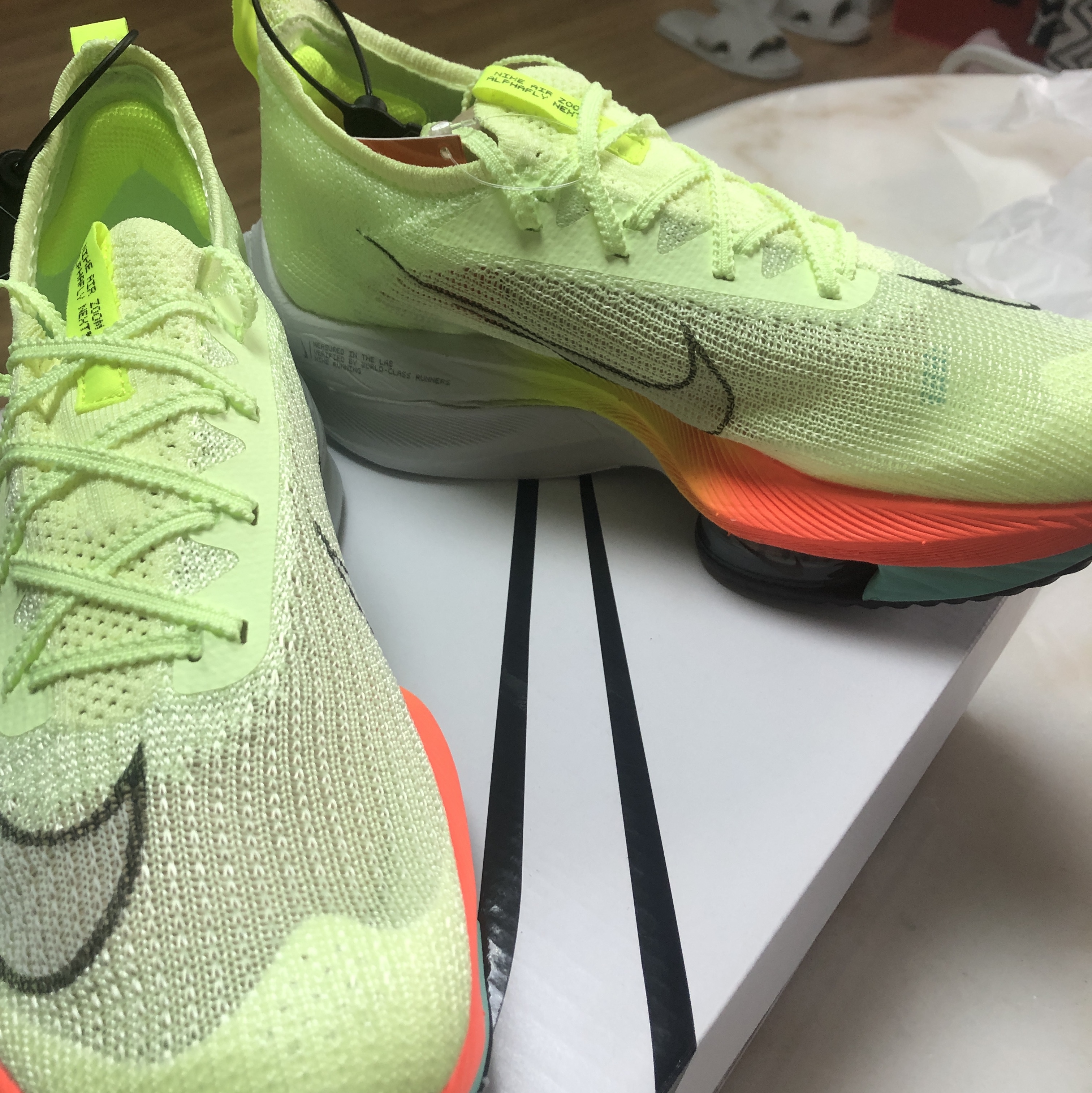 Nike Air Zoom Alphafly Next% Barely Volt 착용 스타일