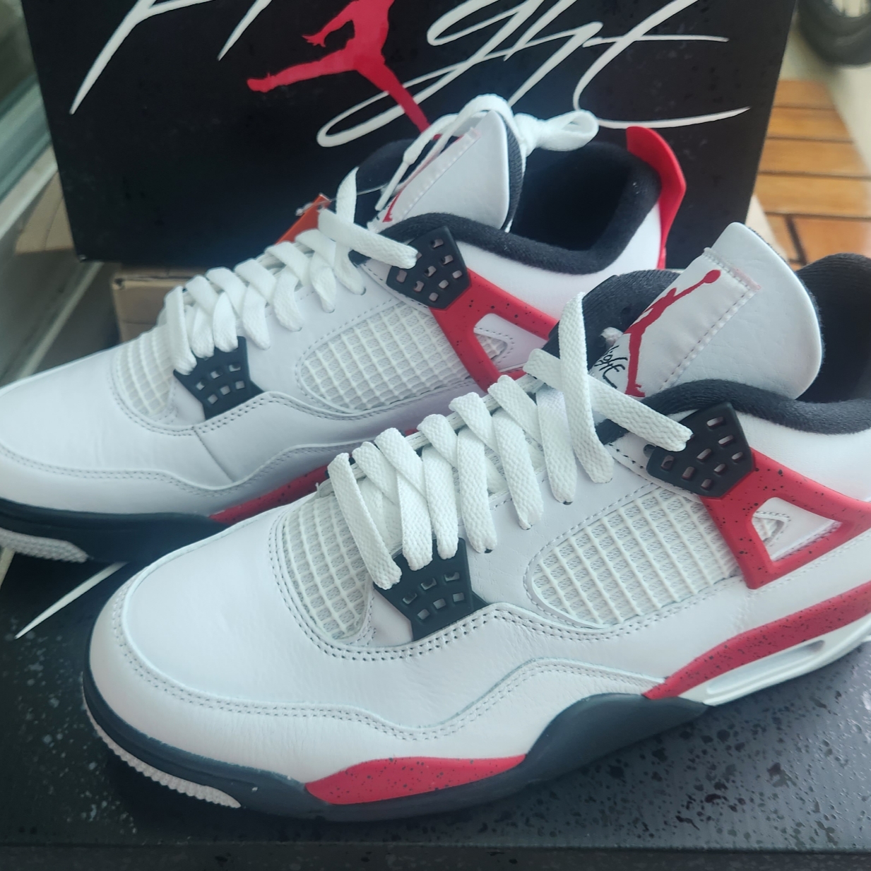 Jordan 4 Retro Red Cement 착용 스타일 - 3