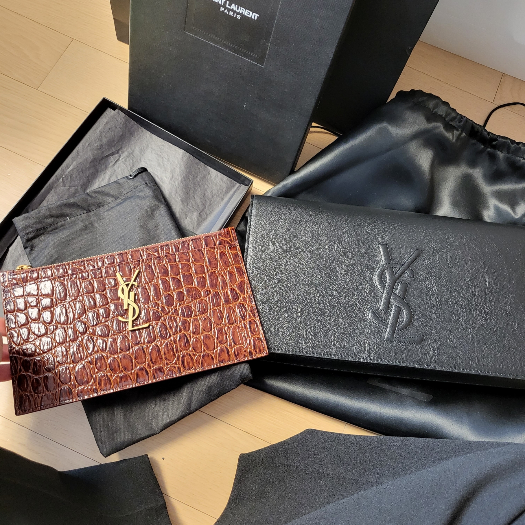 Saint Laurent Kate Clutch In Grain De Poudre Embossed Leather Black 착용 스타일