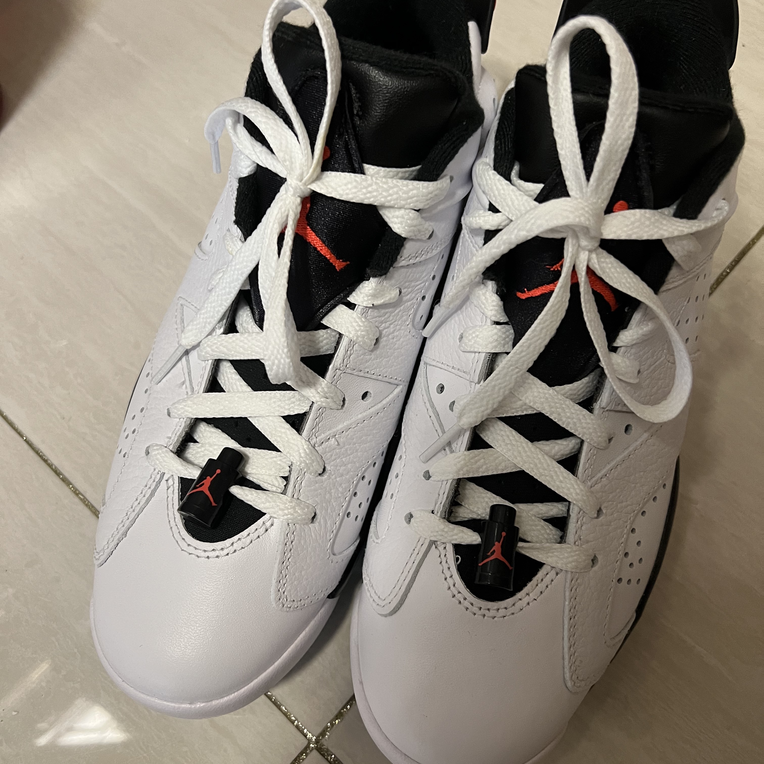 Jordan 4 Retro Red Cement 착용 스타일 - 1