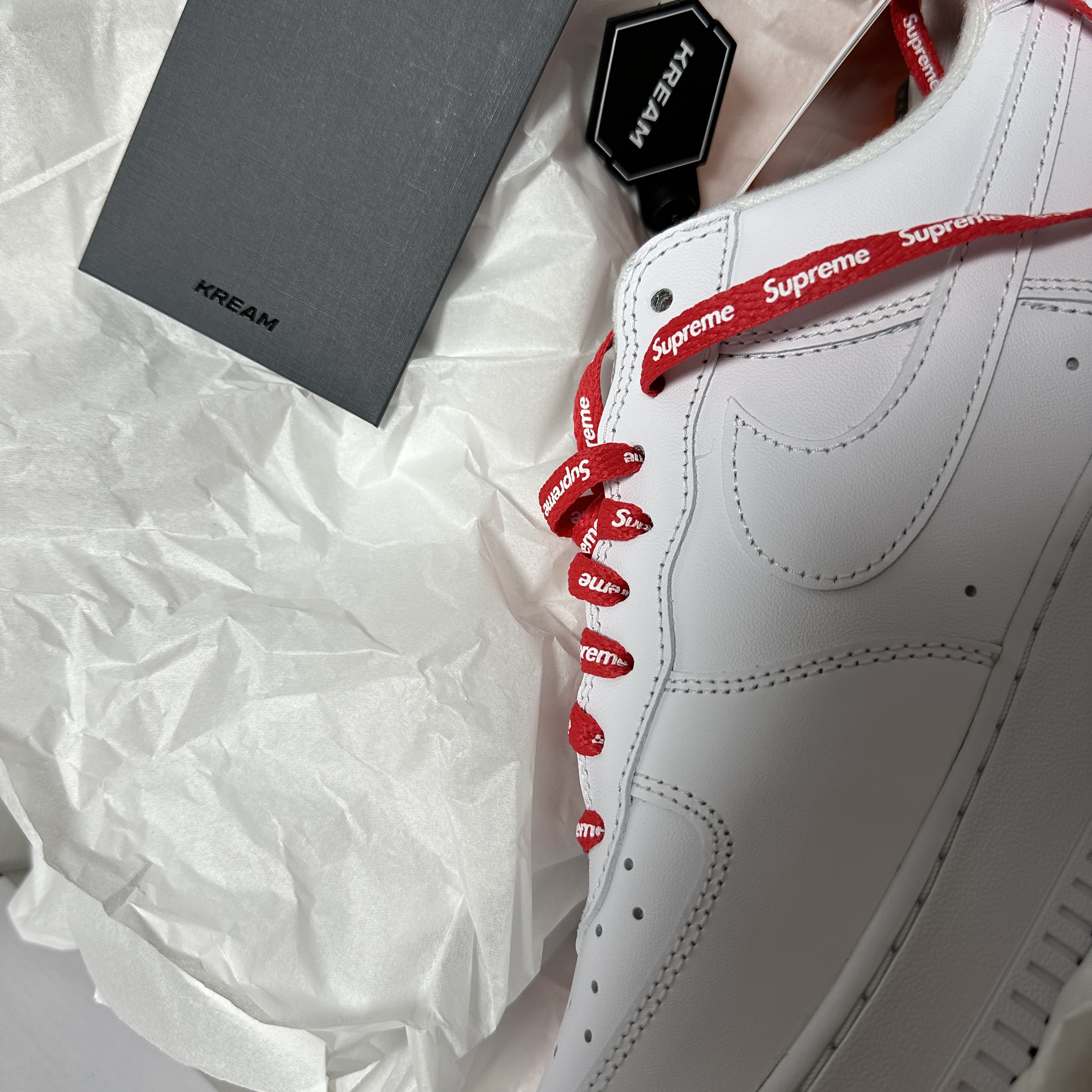 Nike x Supreme Air Force 1 Low White 착용 스타일