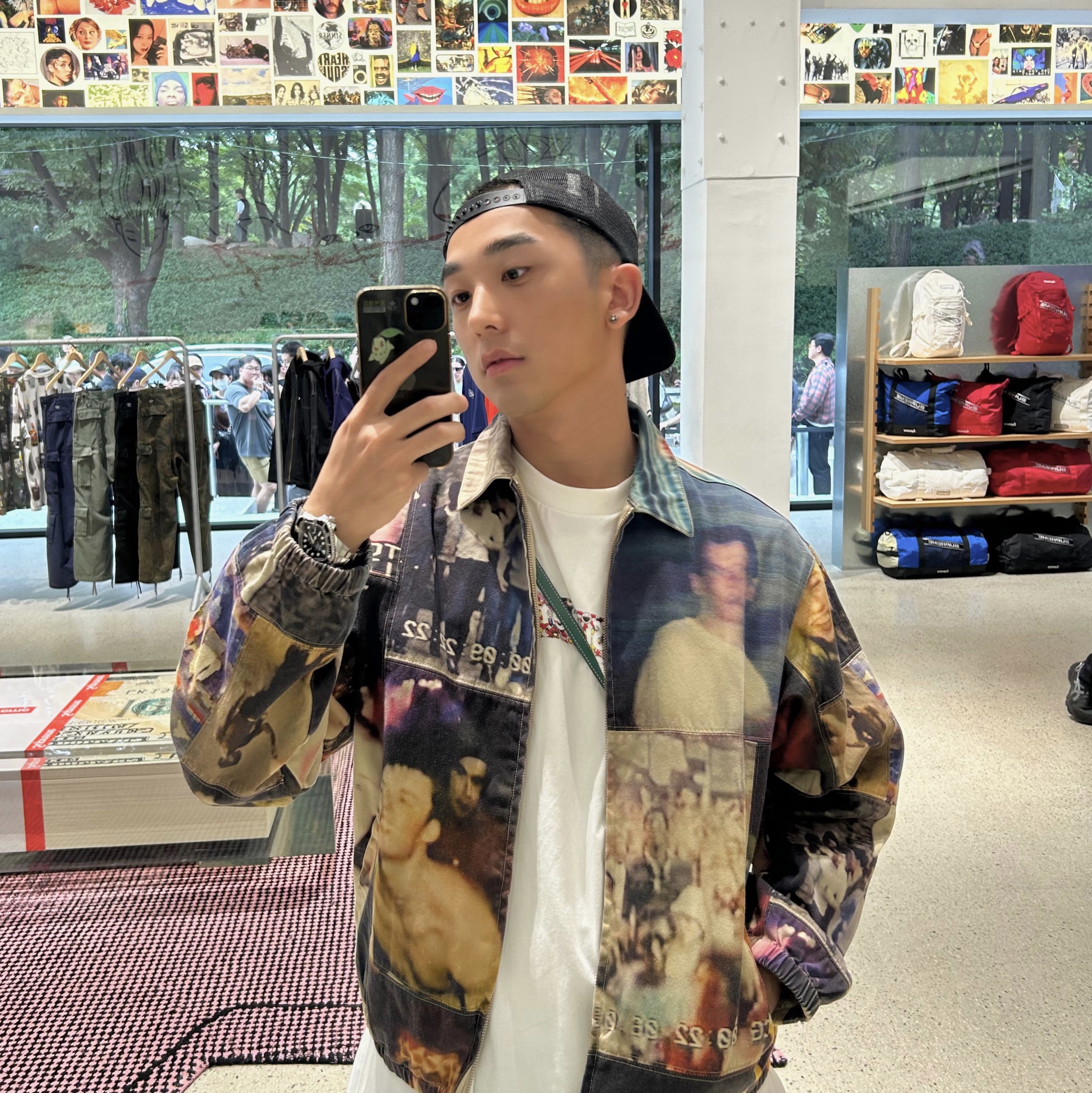 Supreme Mark Leckey Hardcore Patchwork Harrington Jacket Multicolor - 23FW, Supreme x Murakami Takashi COVID-19 Relief Box Logo T-Shirt White - 20SS 착용 스타일 - 1