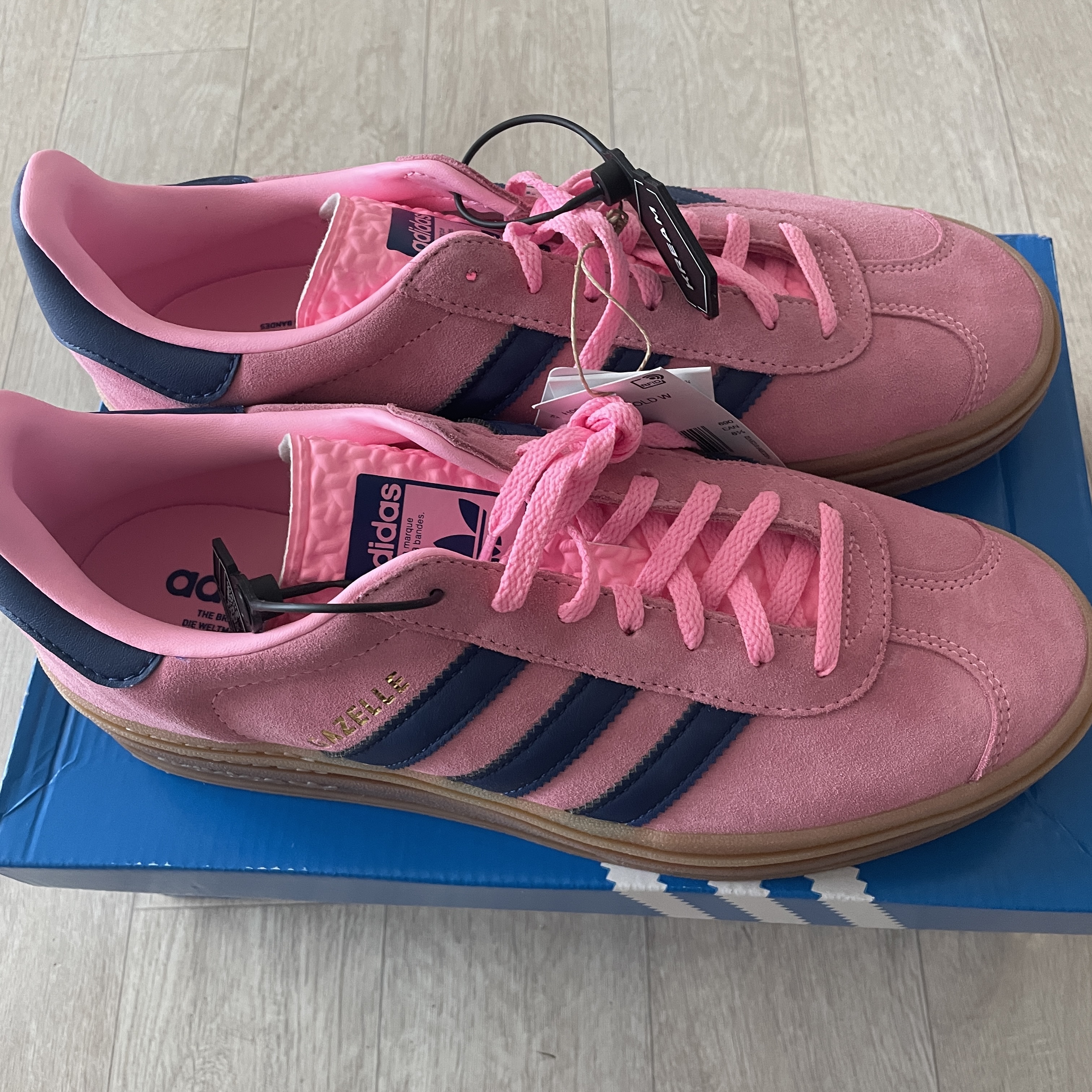 (W) Adidas Gazelle Bold Pink Glow Victory Blue 착용 스타일 - 3