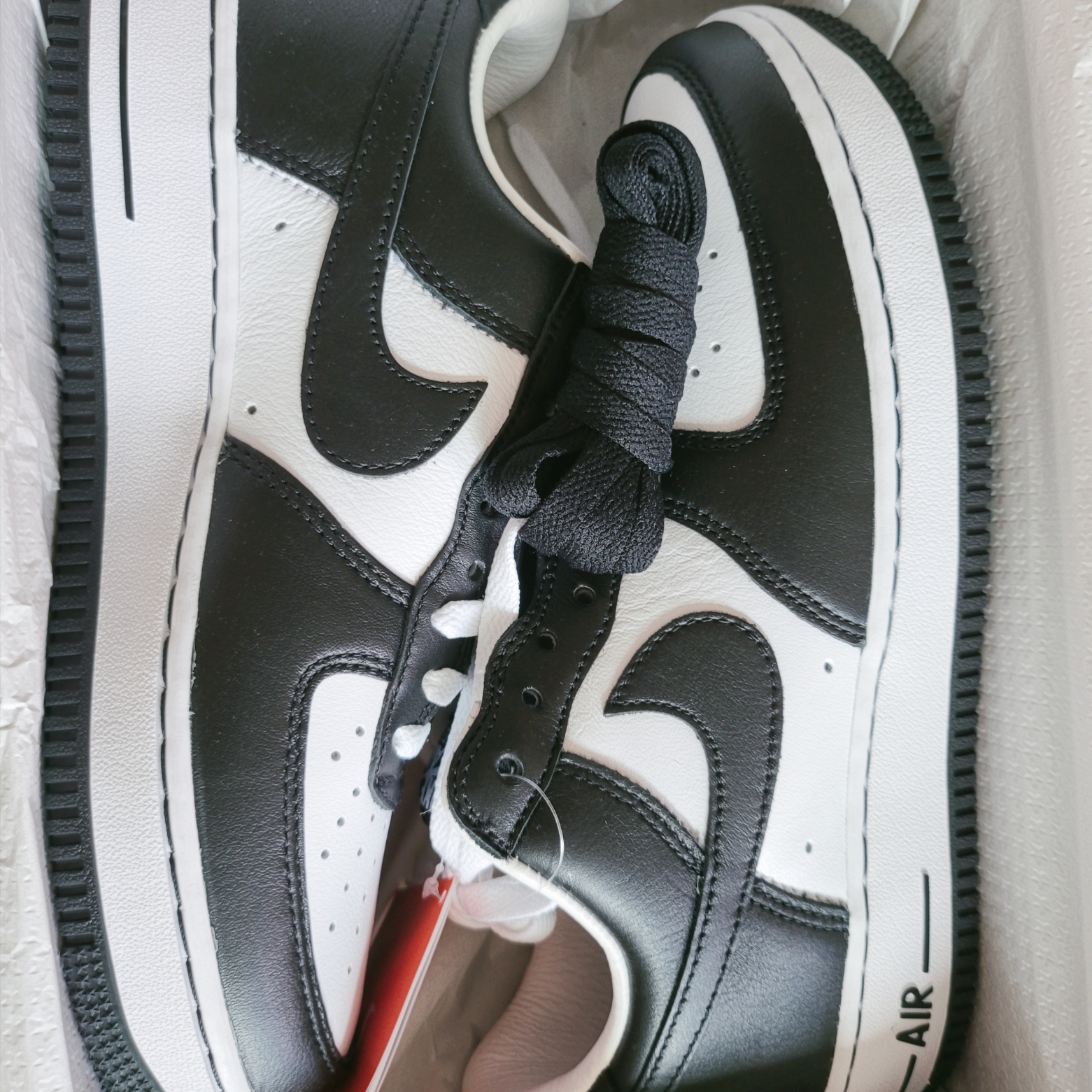 Nike x Terror Squad Air Force 1 Low QS Blackout 착용 스타일 - 1