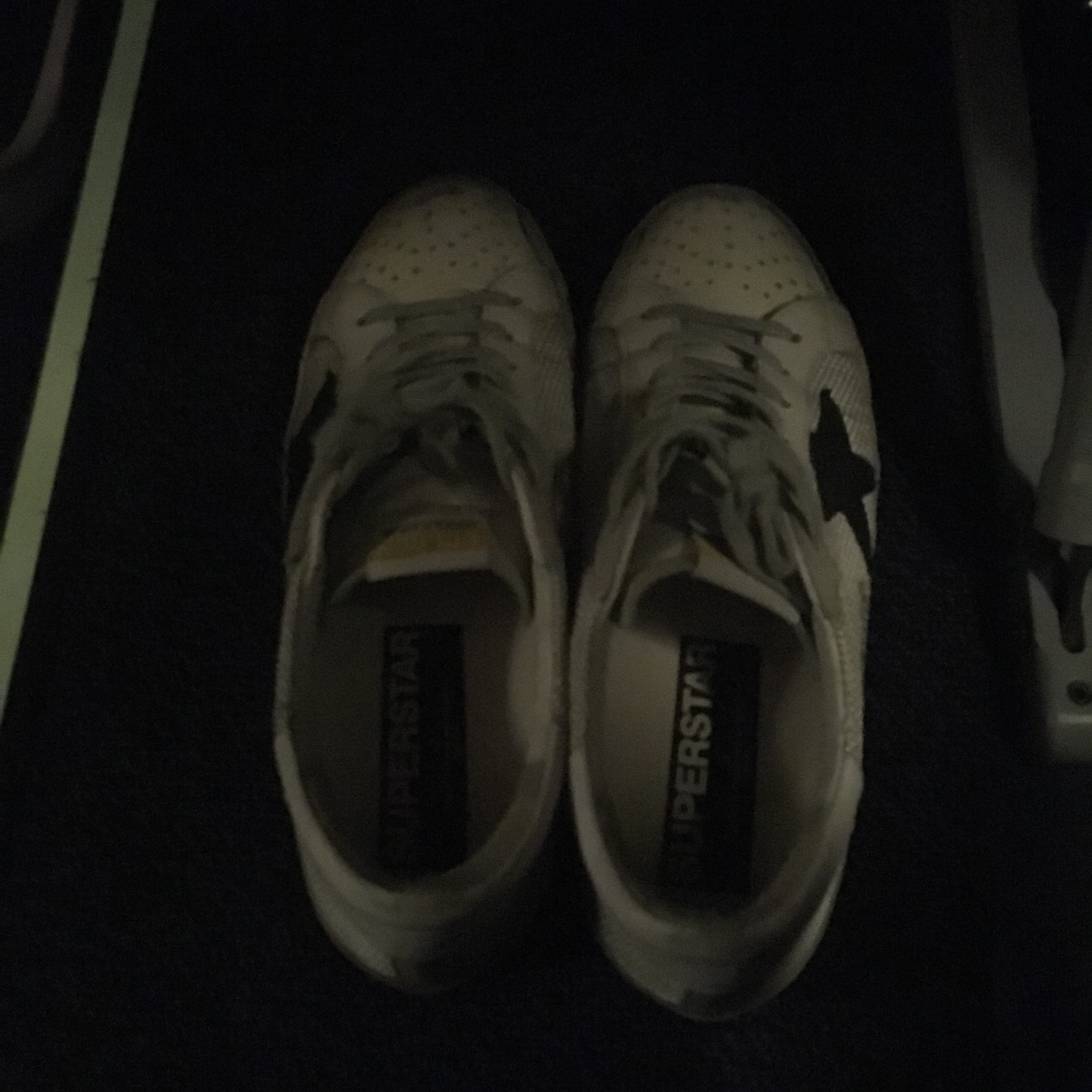 Golden Goose Superstar Grey Code Sneakers 착용 스타일