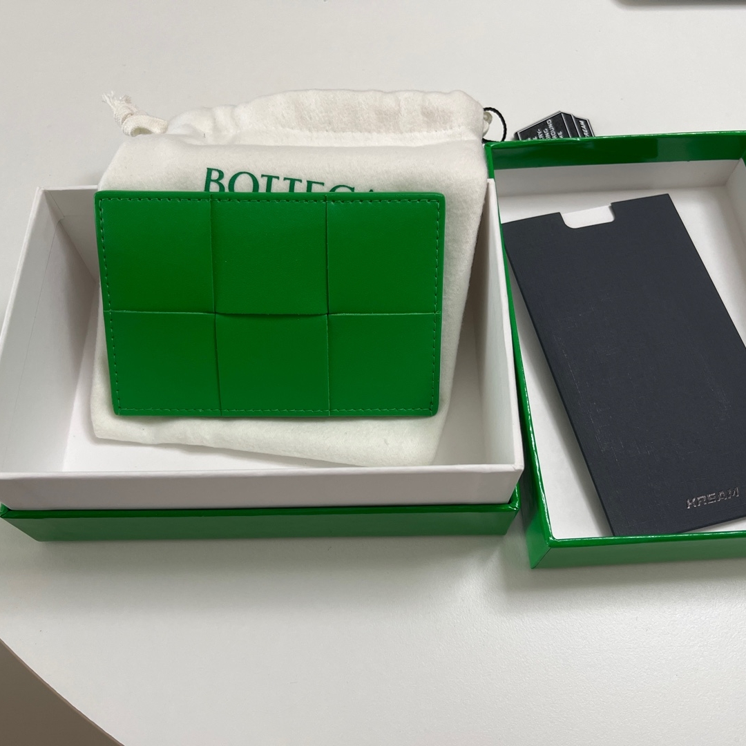 Bottega Veneta Credit Card Case Calfskin Parakeet 착용 스타일 - 2