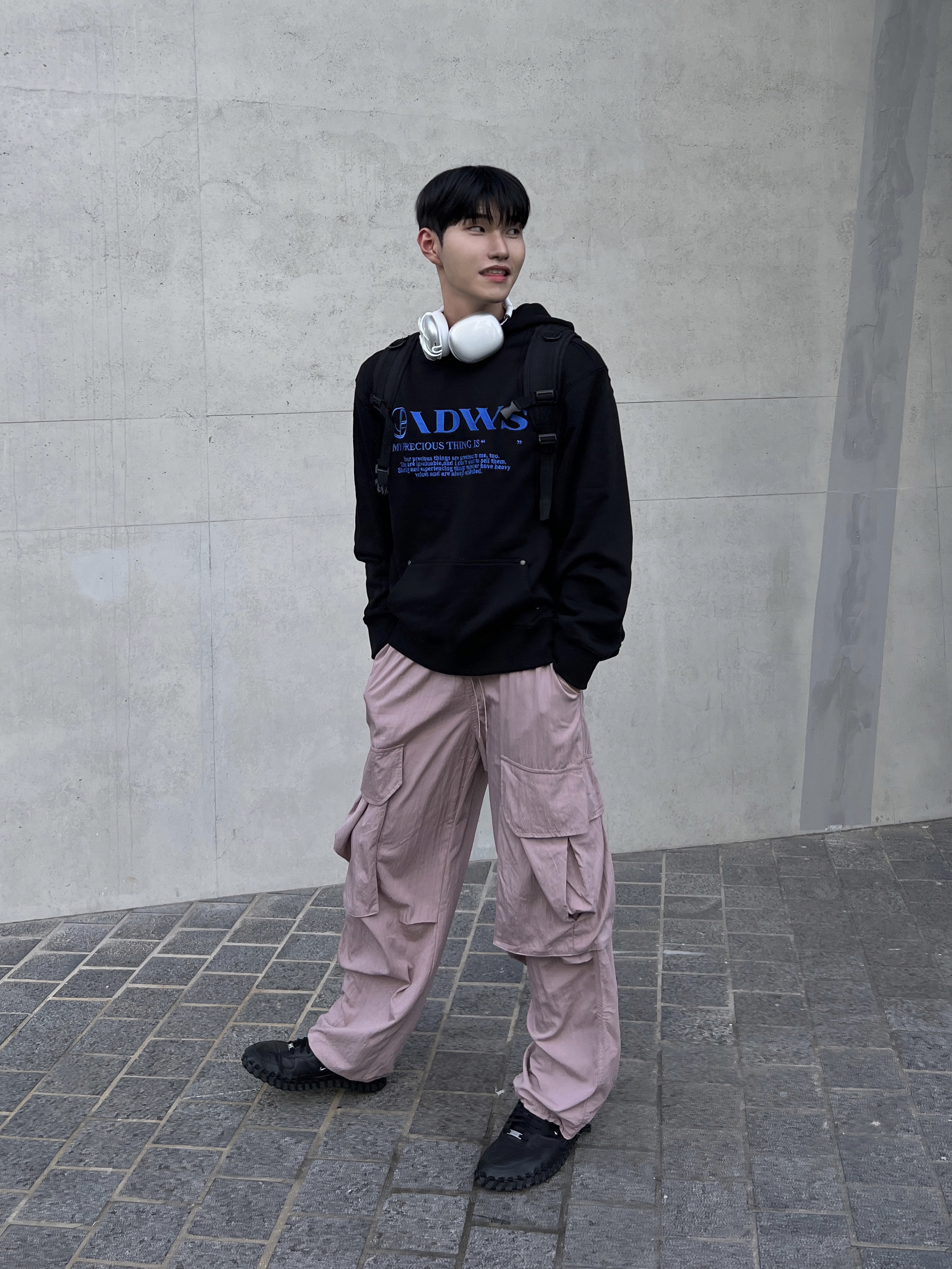Nike x Jacquemus J Force 1 Low LX SP Black, Apple AirPods Max Lightning Silver (Korean Ver.) 착용 스타일 - 3