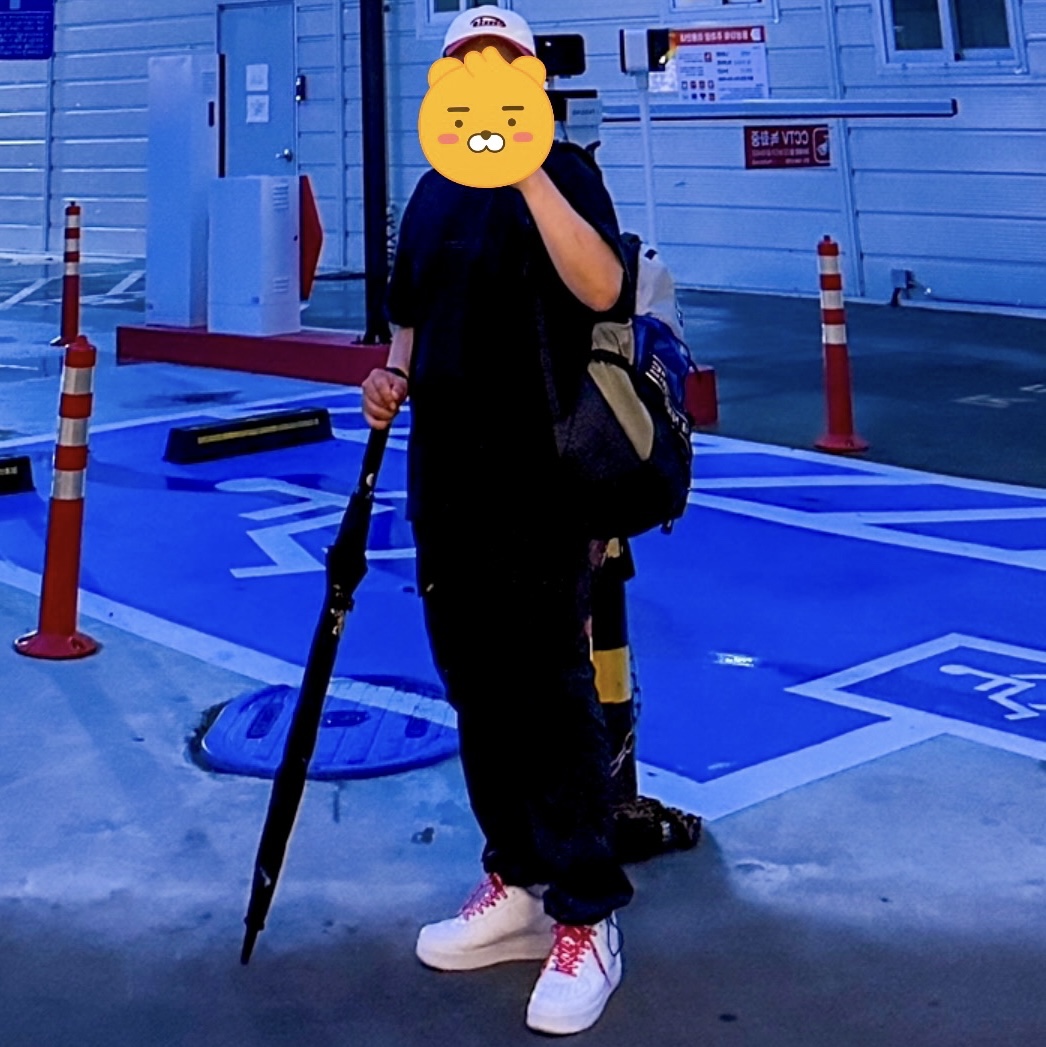 Nike x Supreme Air Force 1 Low White, Supreme Backpack Blue - 23FW 착용 스타일