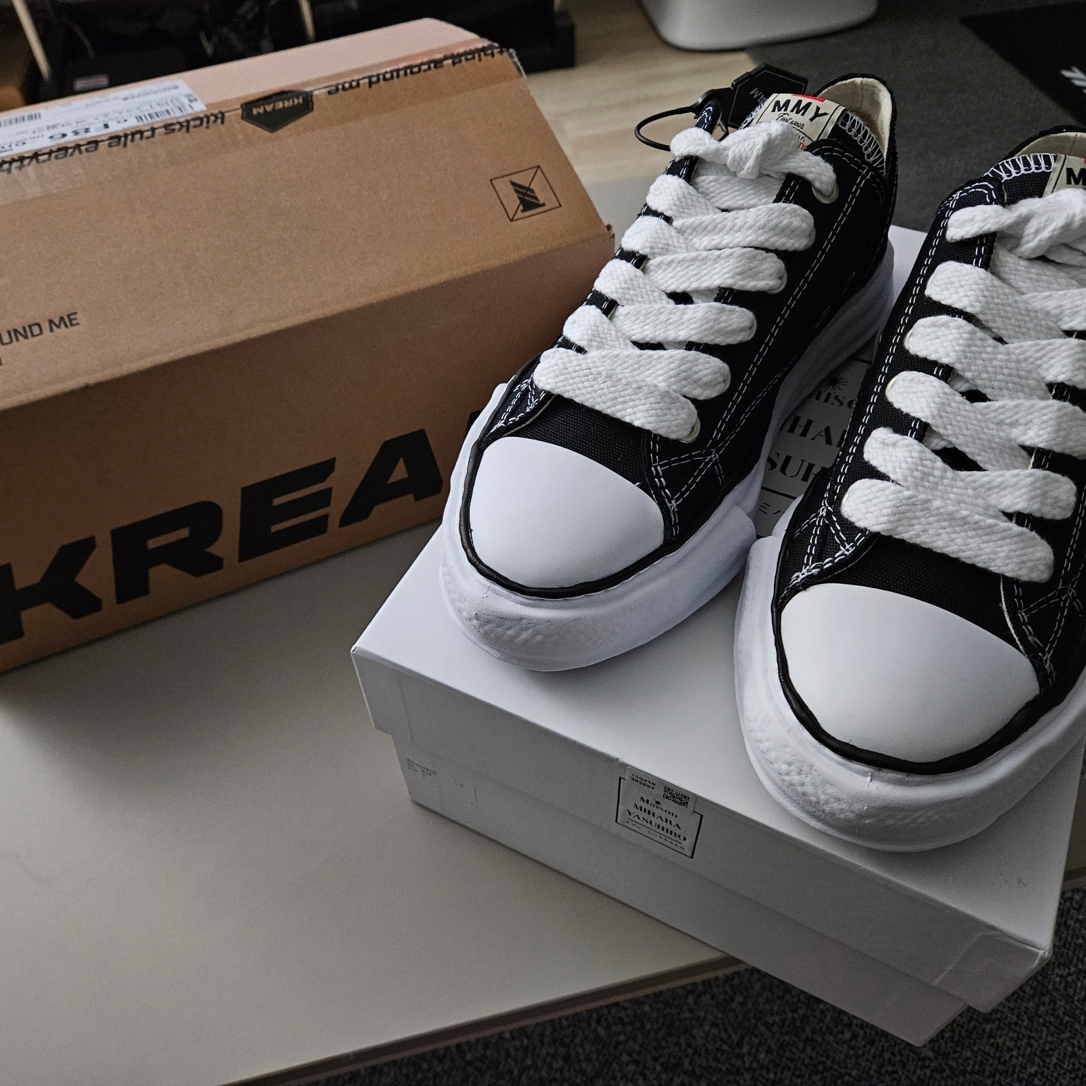 Maison Mihara Yasuhiro Peterson OG Sole Canvas Low Sneakers Black 착용 스타일 - 2