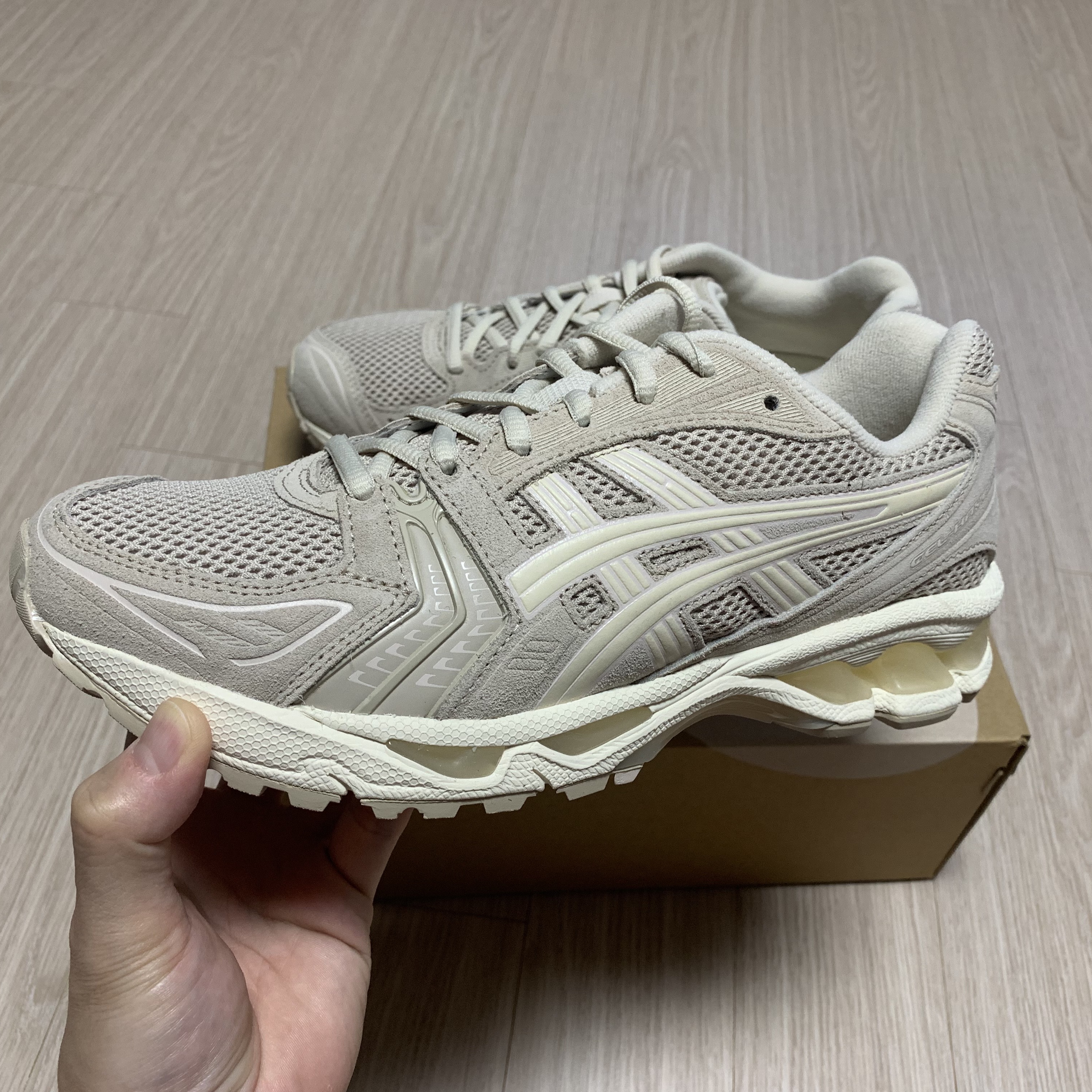 Asics Gel-Kayano 14 Simply Taupe Oatmeal 착용 스타일 - 2