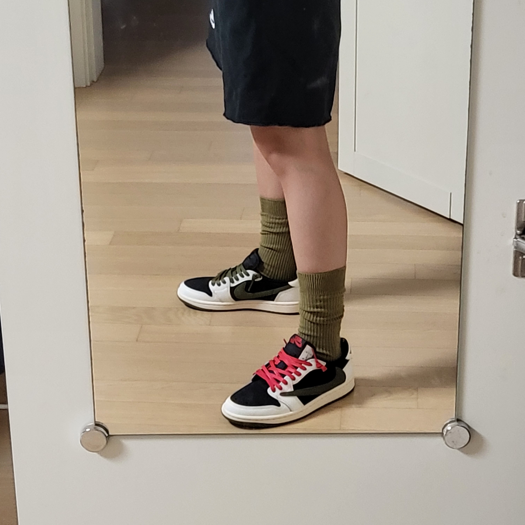 (W) Jordan 1 x Travis Scott Retro Low OG SP Medium Olive 착용 스타일