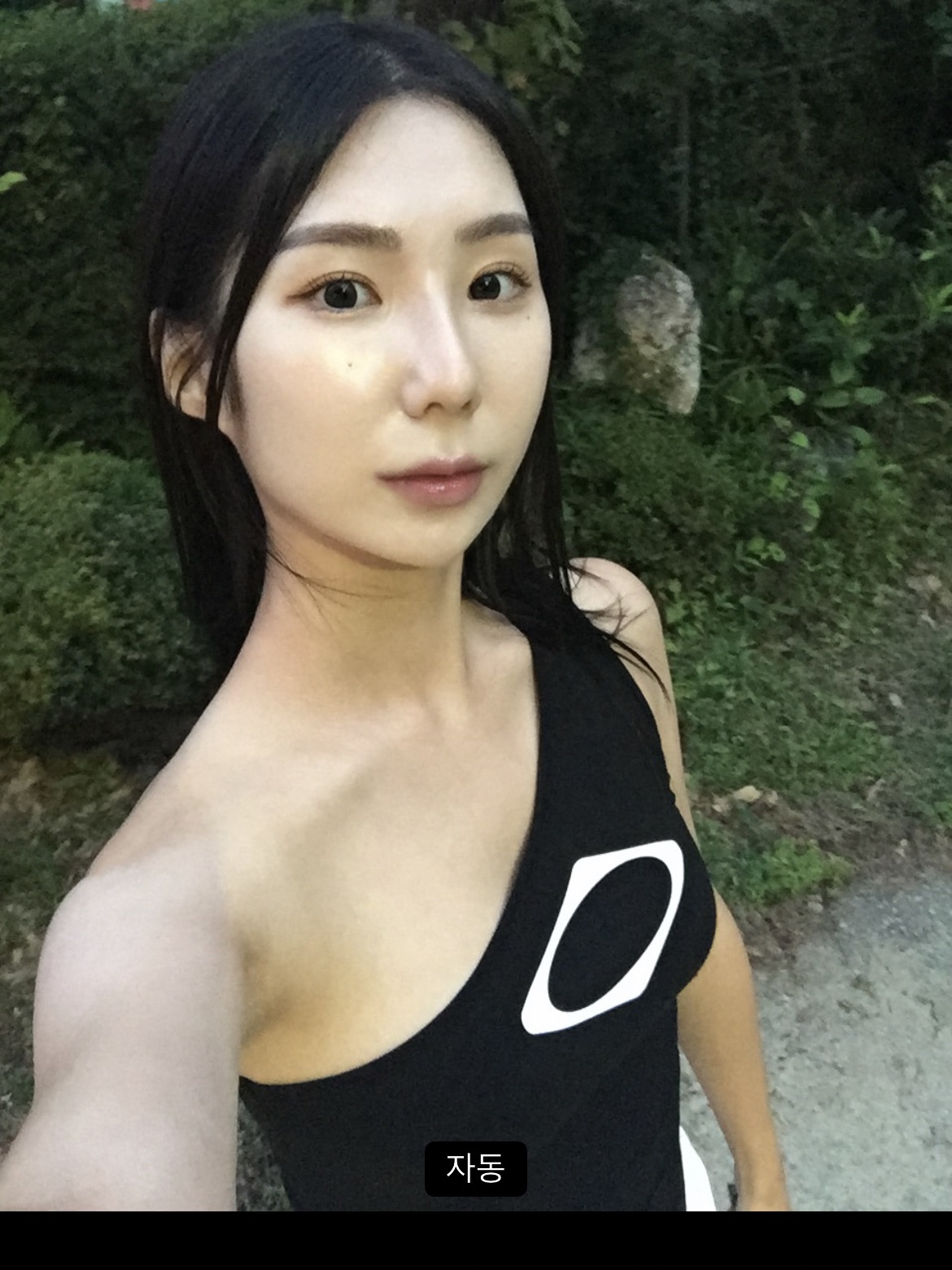 (W) Mischief Rhombus One Shoulder Top Black 착용 스타일 - 4