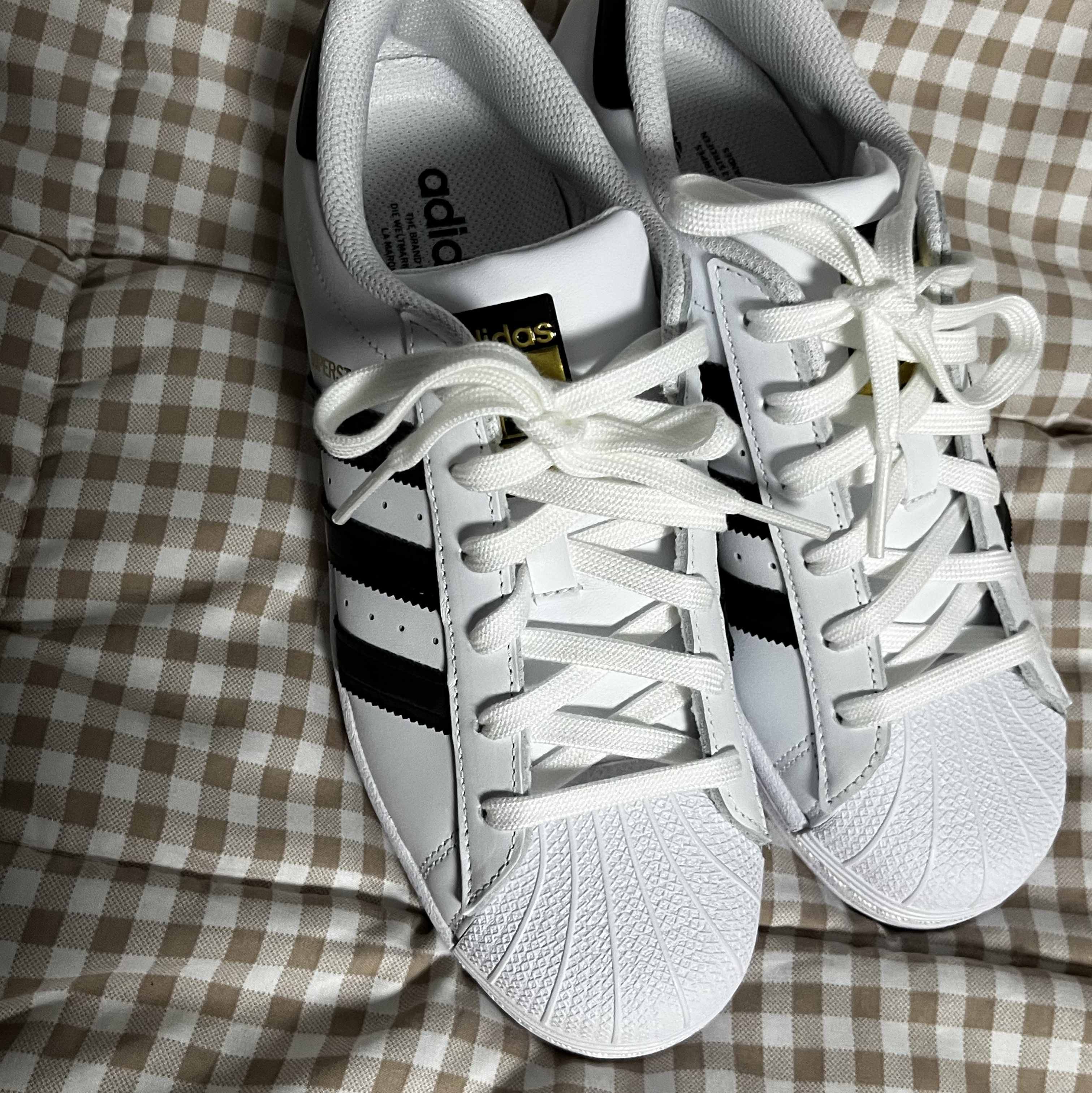Adidas Superstar White Black 착용 스타일