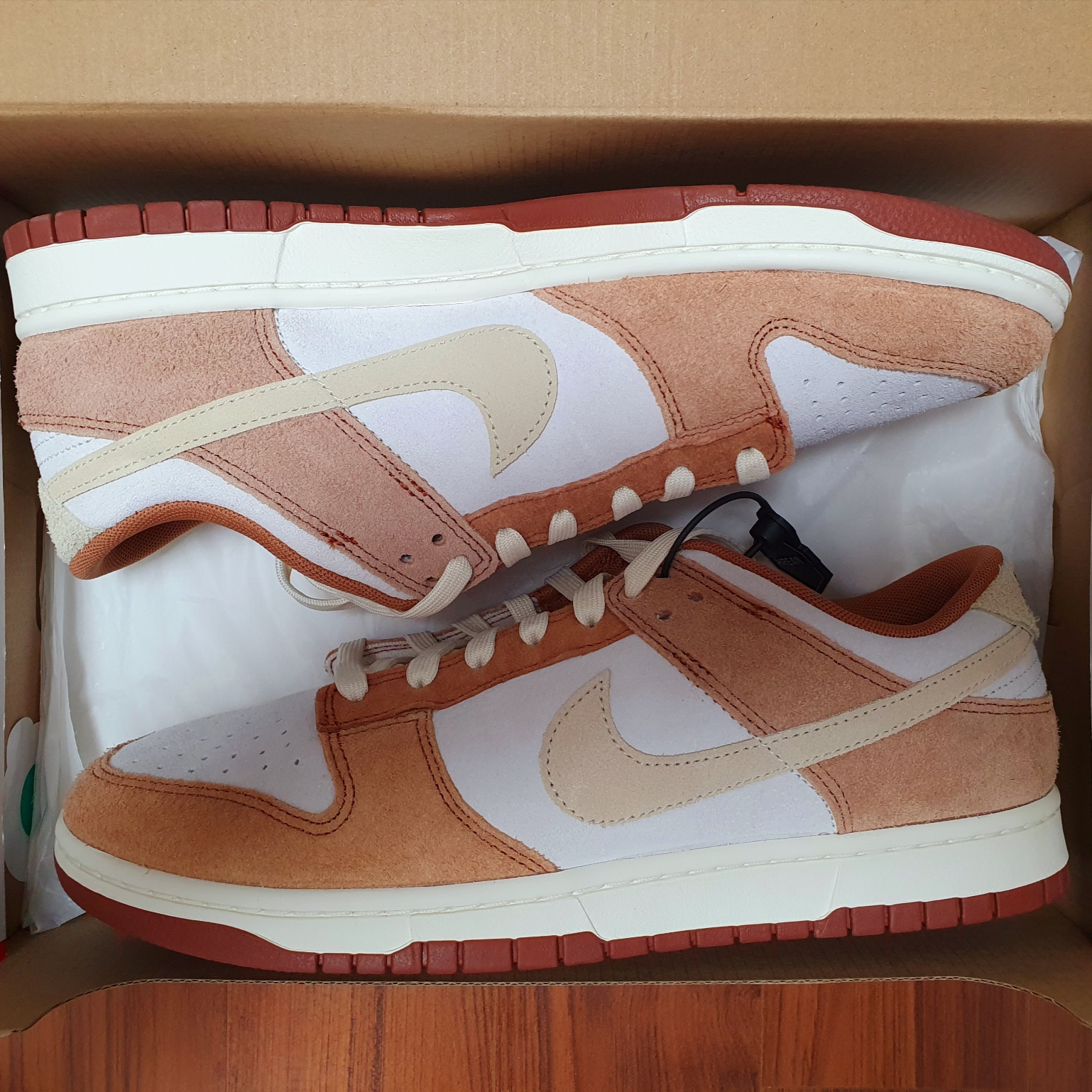 Nike Dunk Low Pro Premium Medium Curry 착용 스타일 - 5