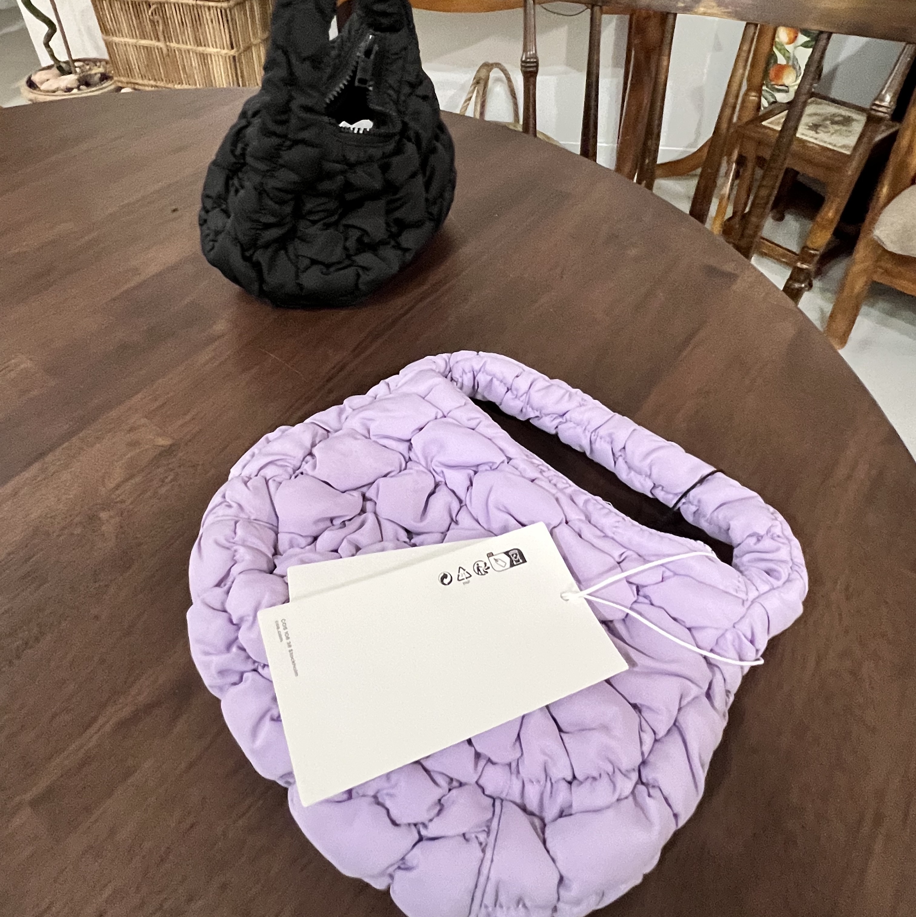 COS Quilted Micro Bag Purple, COS Quilted Micro Bag Black 착용 스타일