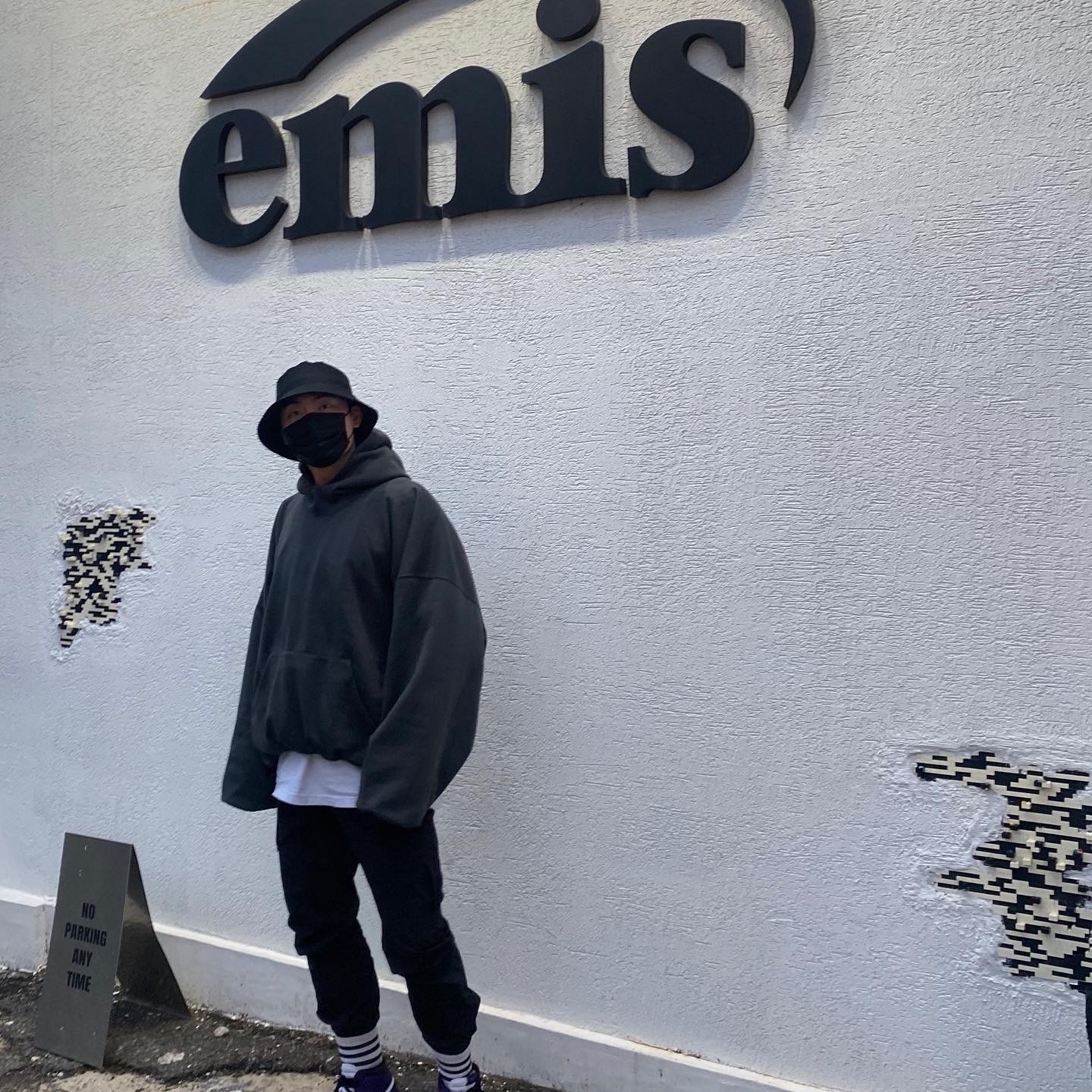 Yeezy Gap Engineered By Balenciaga Dove Hoodie Black 착용 스타일 - 1