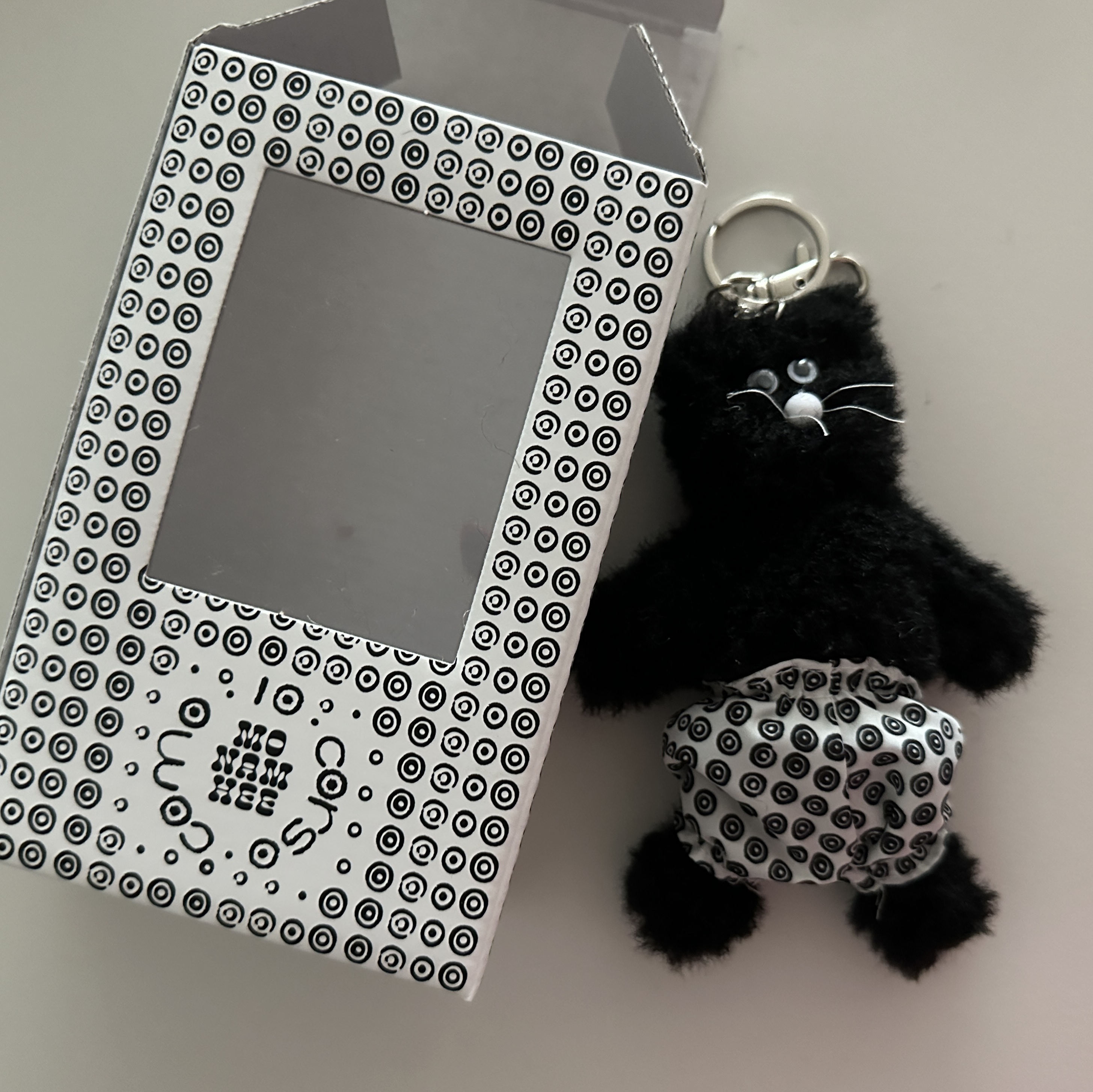 Monamhee x 10 Corso Como Bianco Keyring Black 착용 스타일