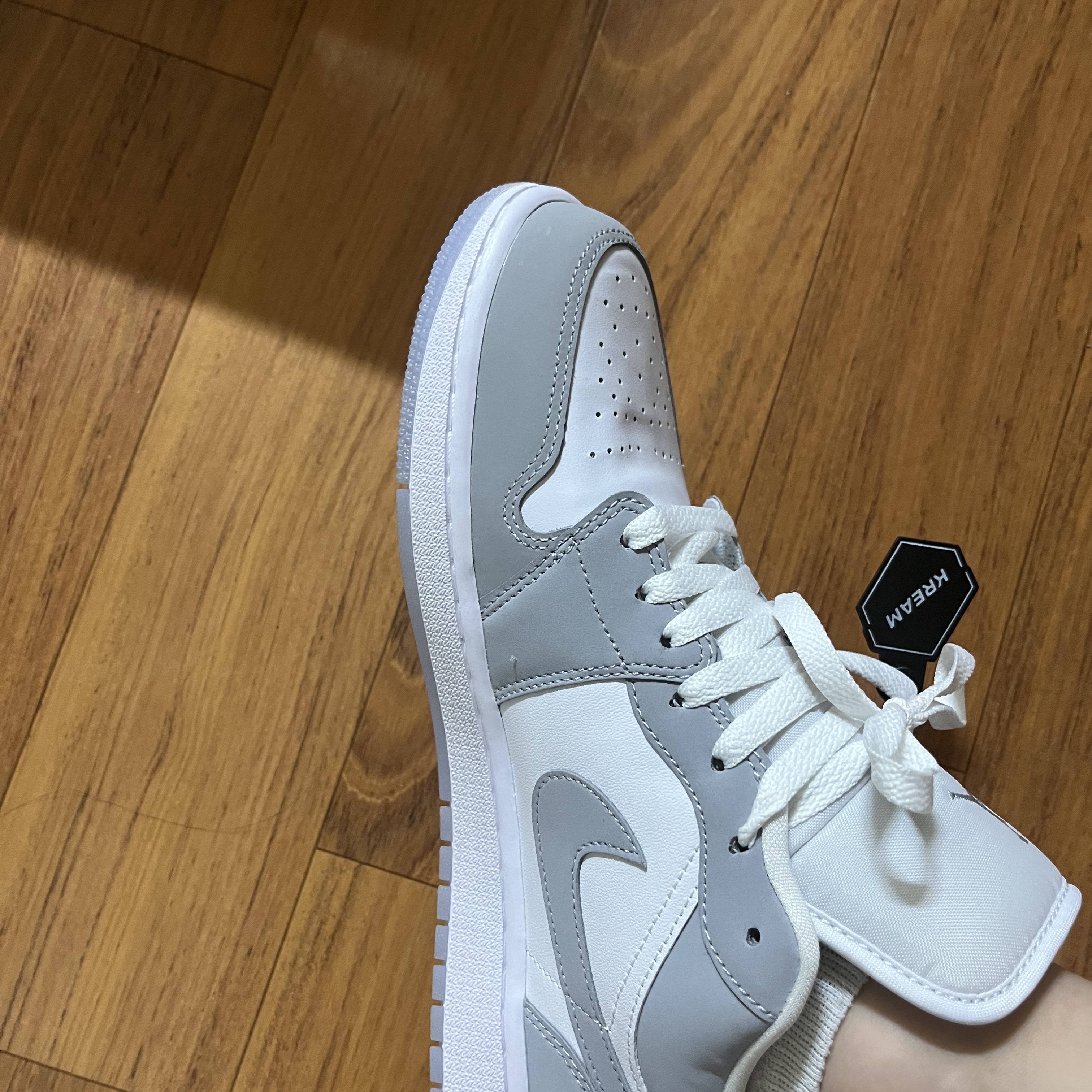 (W) Jordan 1 Low White Wolf Grey 착용 스타일 - 2