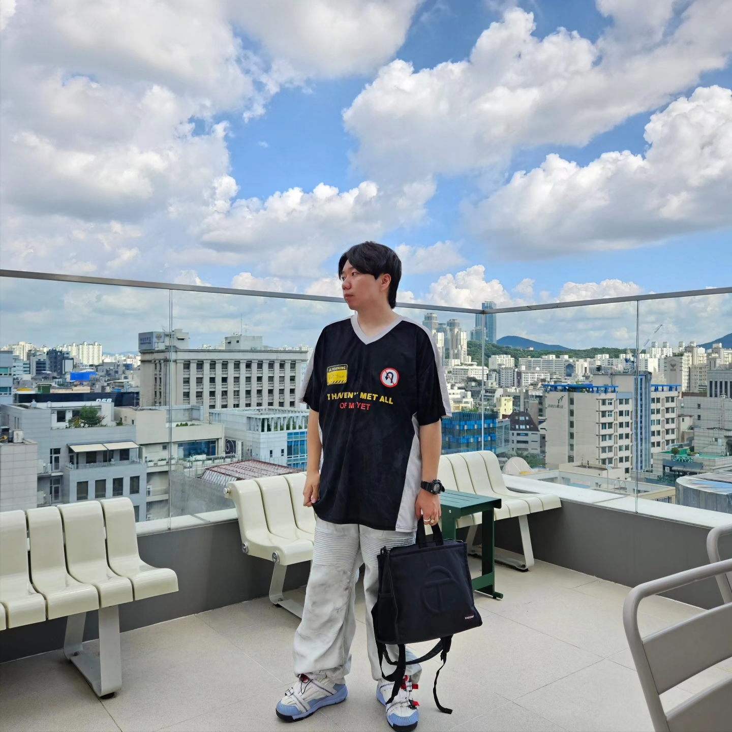 Nos Couleurs Washed Film Jersey T-Shirt Black 착용 스타일