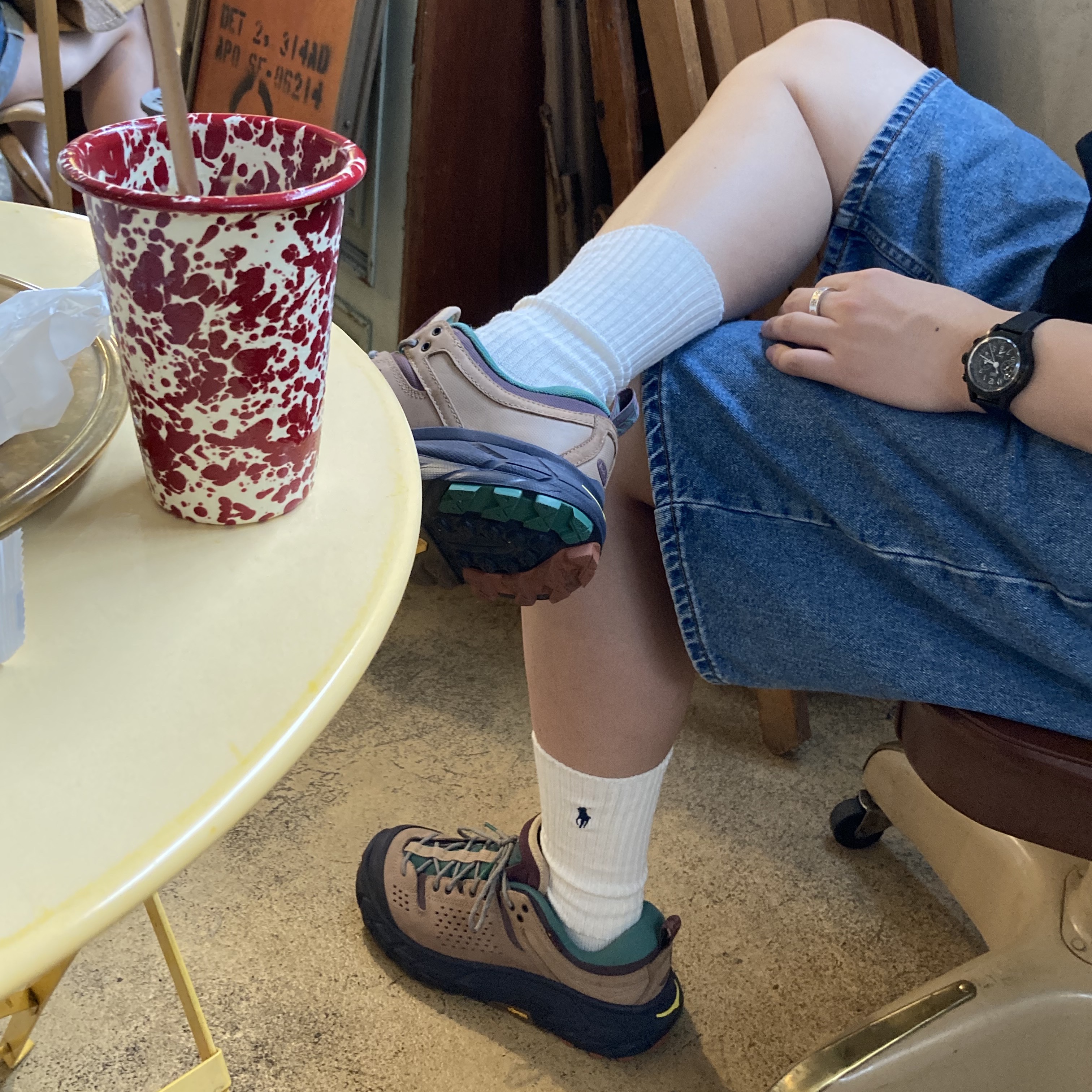 Hoka x Bodega Tor Ultra Low Natural Blazing Yellow 착용 스타일