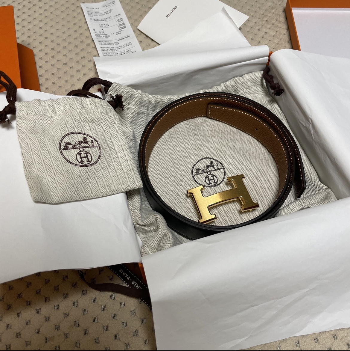 Hermes H Belt Buckle & Reversible Leather Strap 32mm & Gold Noir Gold 착용 스타일